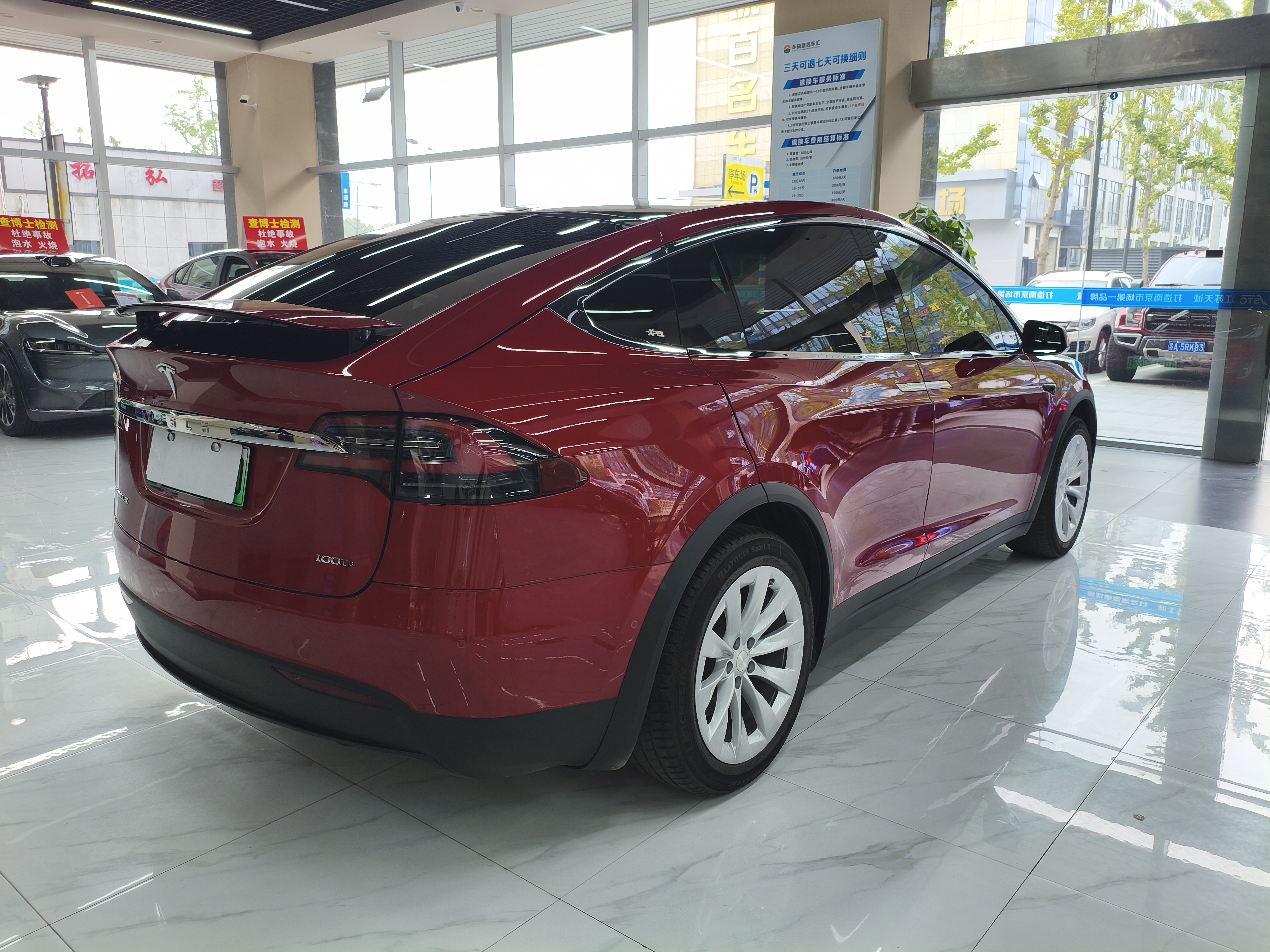 Tesla Model X 2018 car image #9