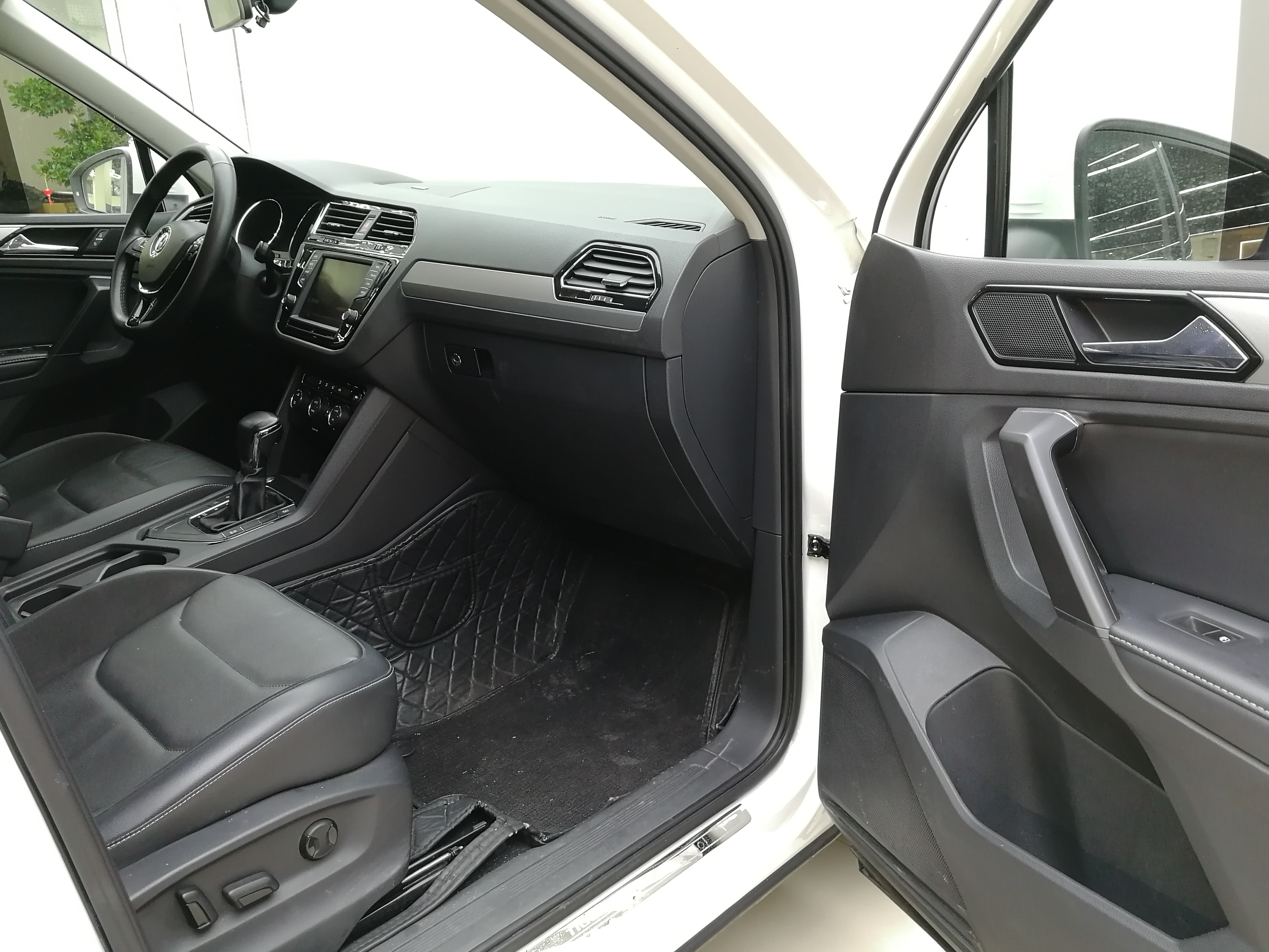 Volkswagen Tiguan L 2017 car image #9