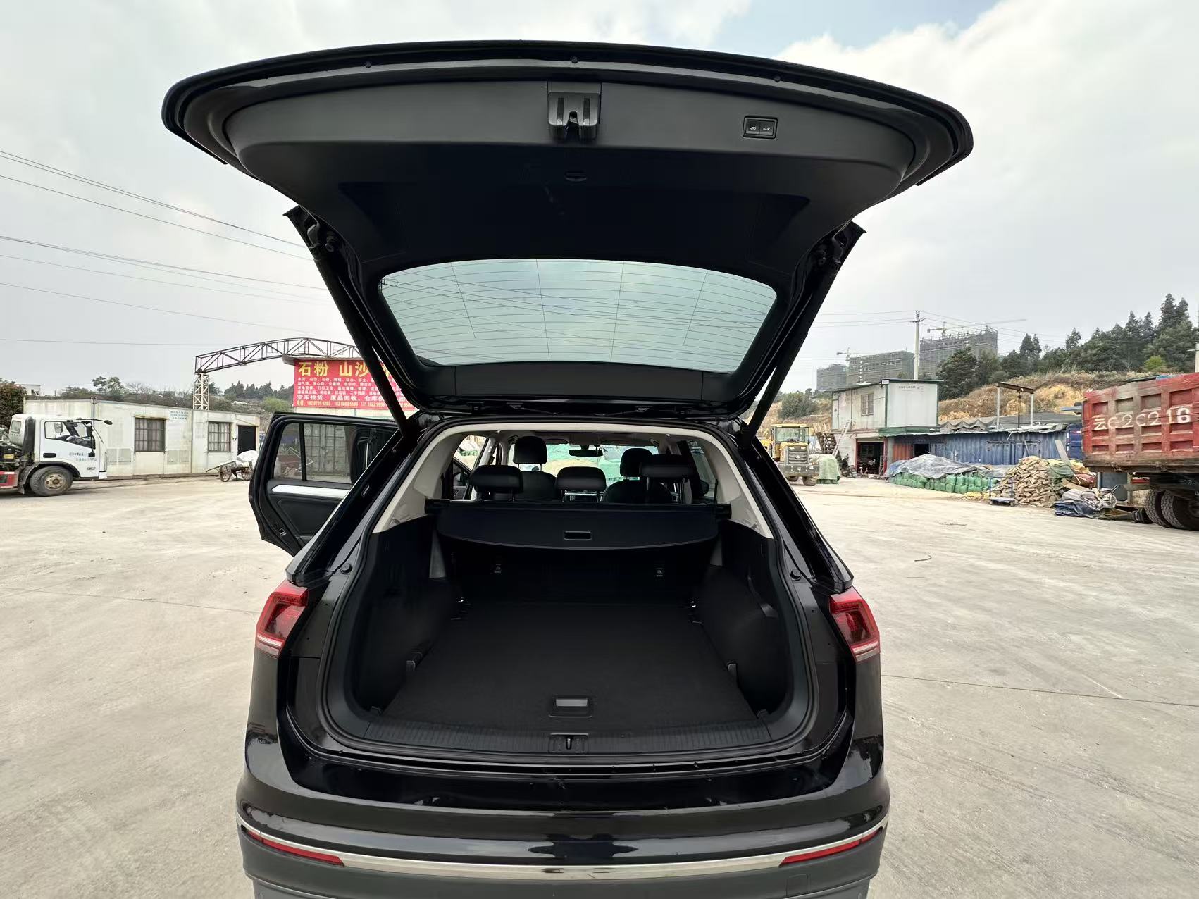 Volkswagen Tiguan L 2017 #9 Volkswagen Tiguan L 2017 car image #9