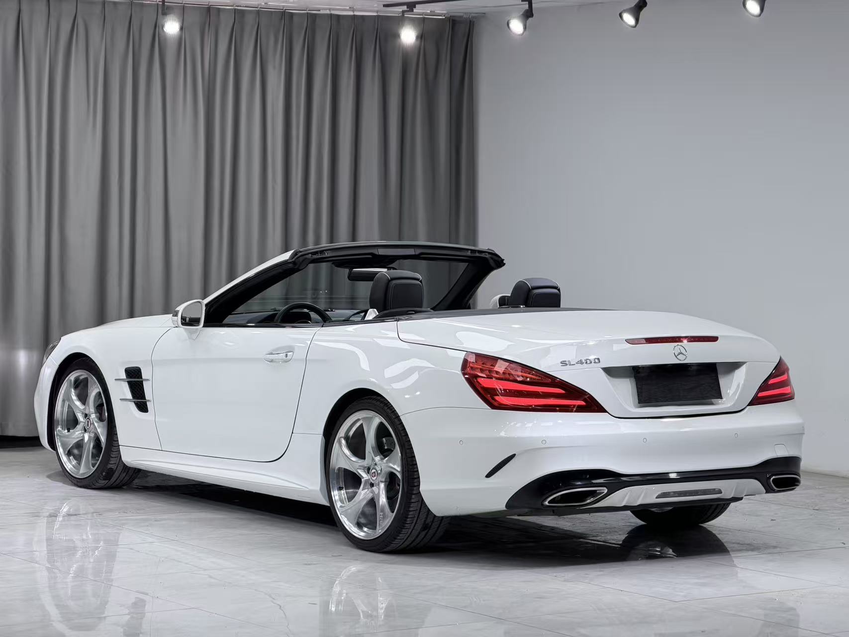 Mercedes-Benz SL Class 2017 car image #9