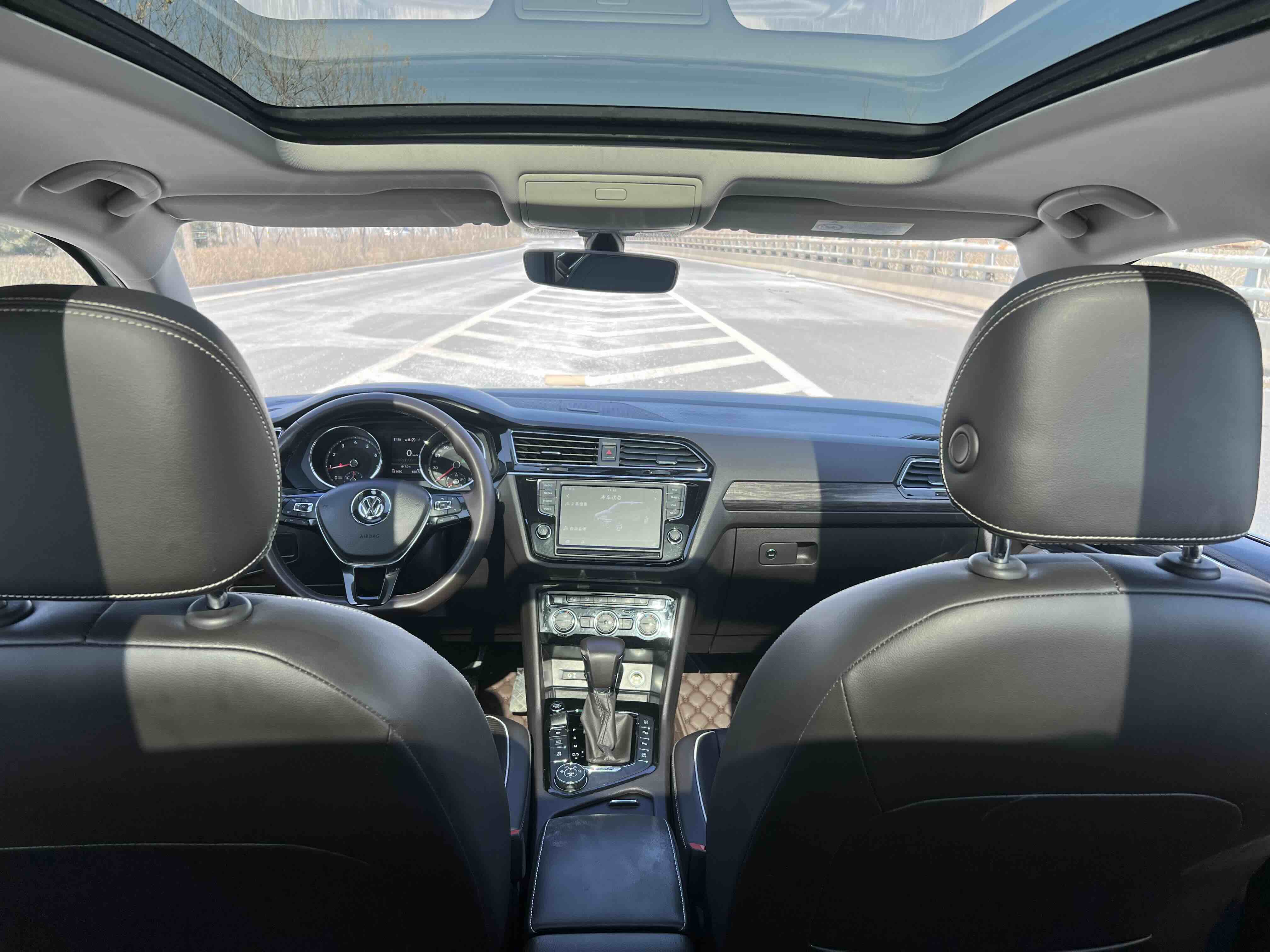 Volkswagen Tiguan L 2017 car image #9