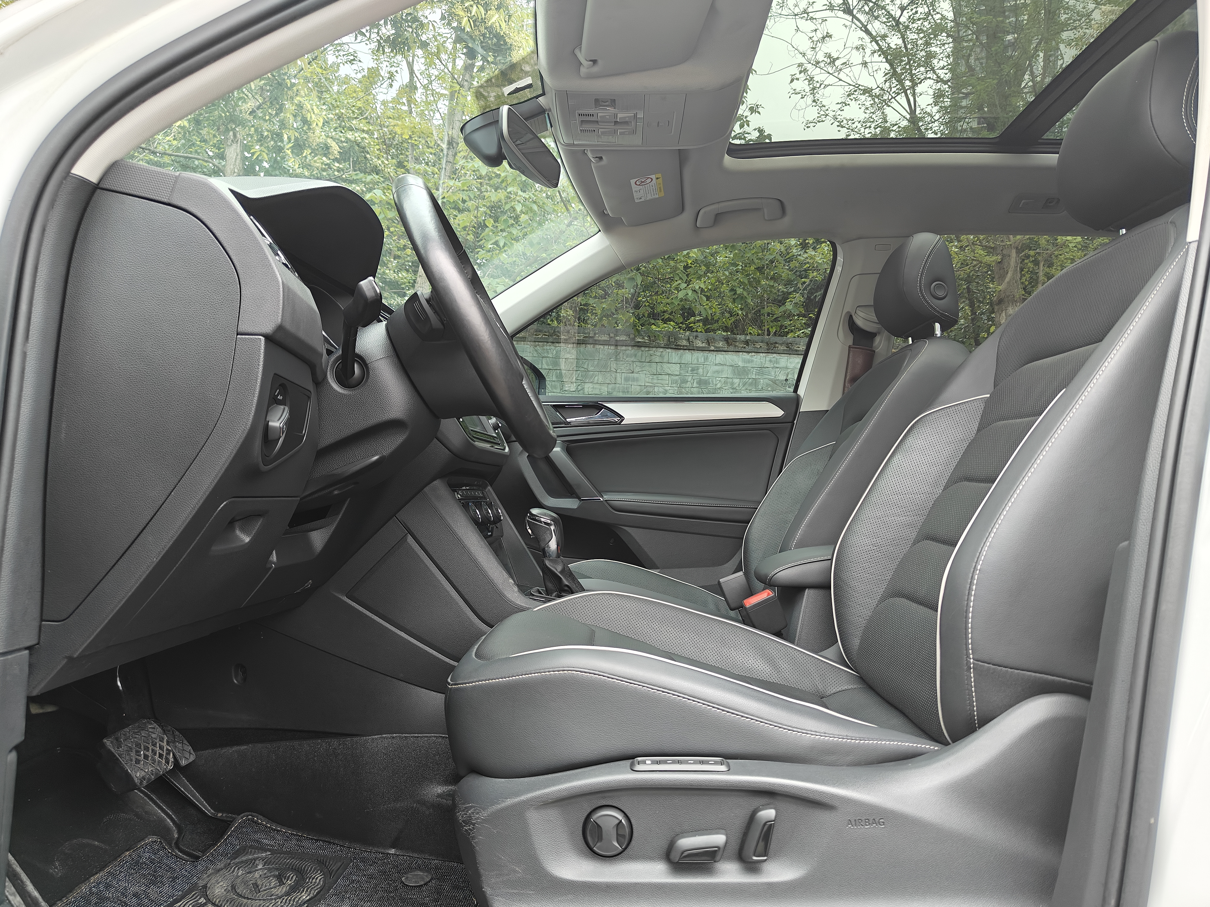 Volkswagen Tiguan L 2017 car image #9