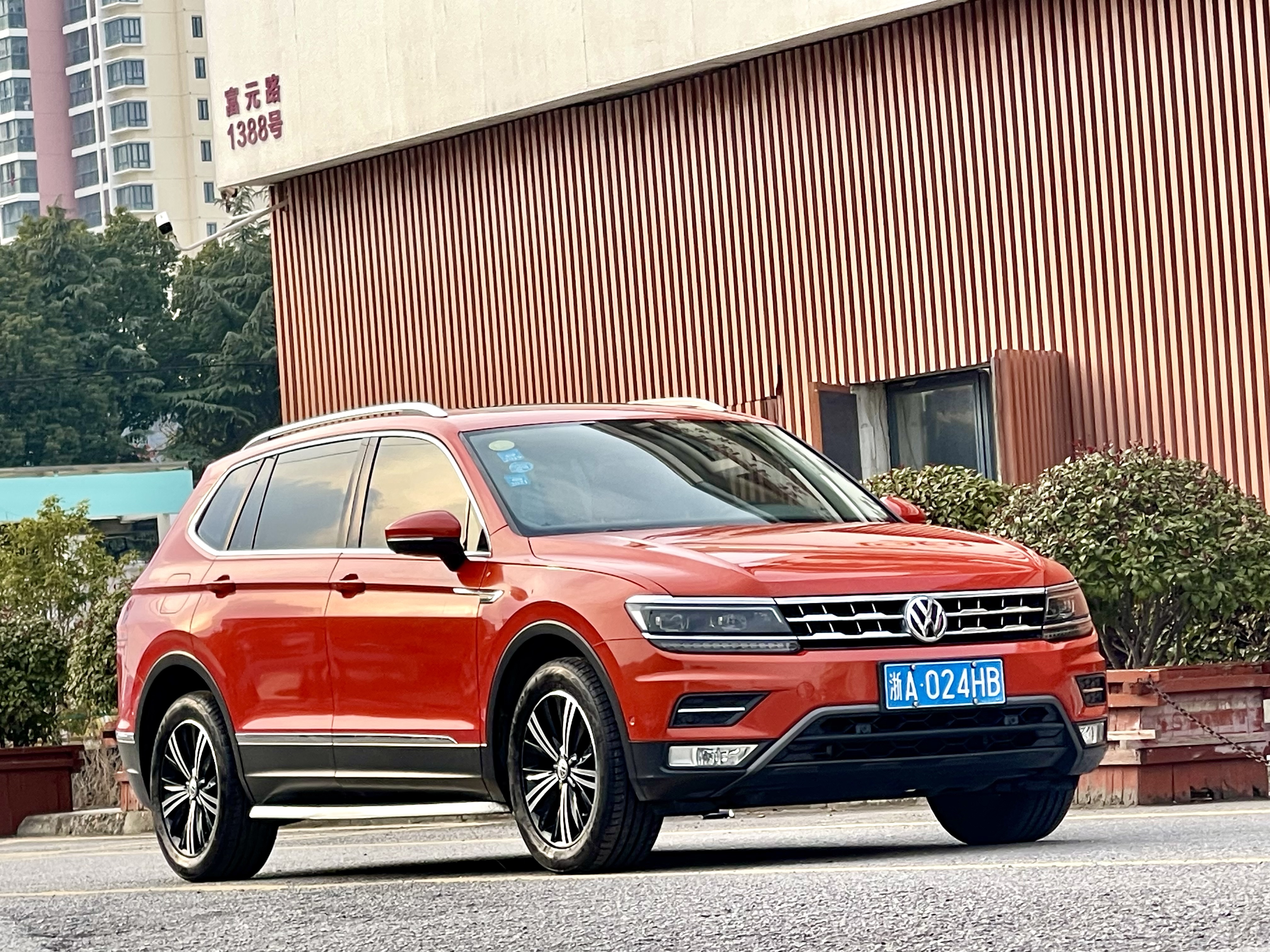 Volkswagen Tiguan L 2017 immagine di auto #9