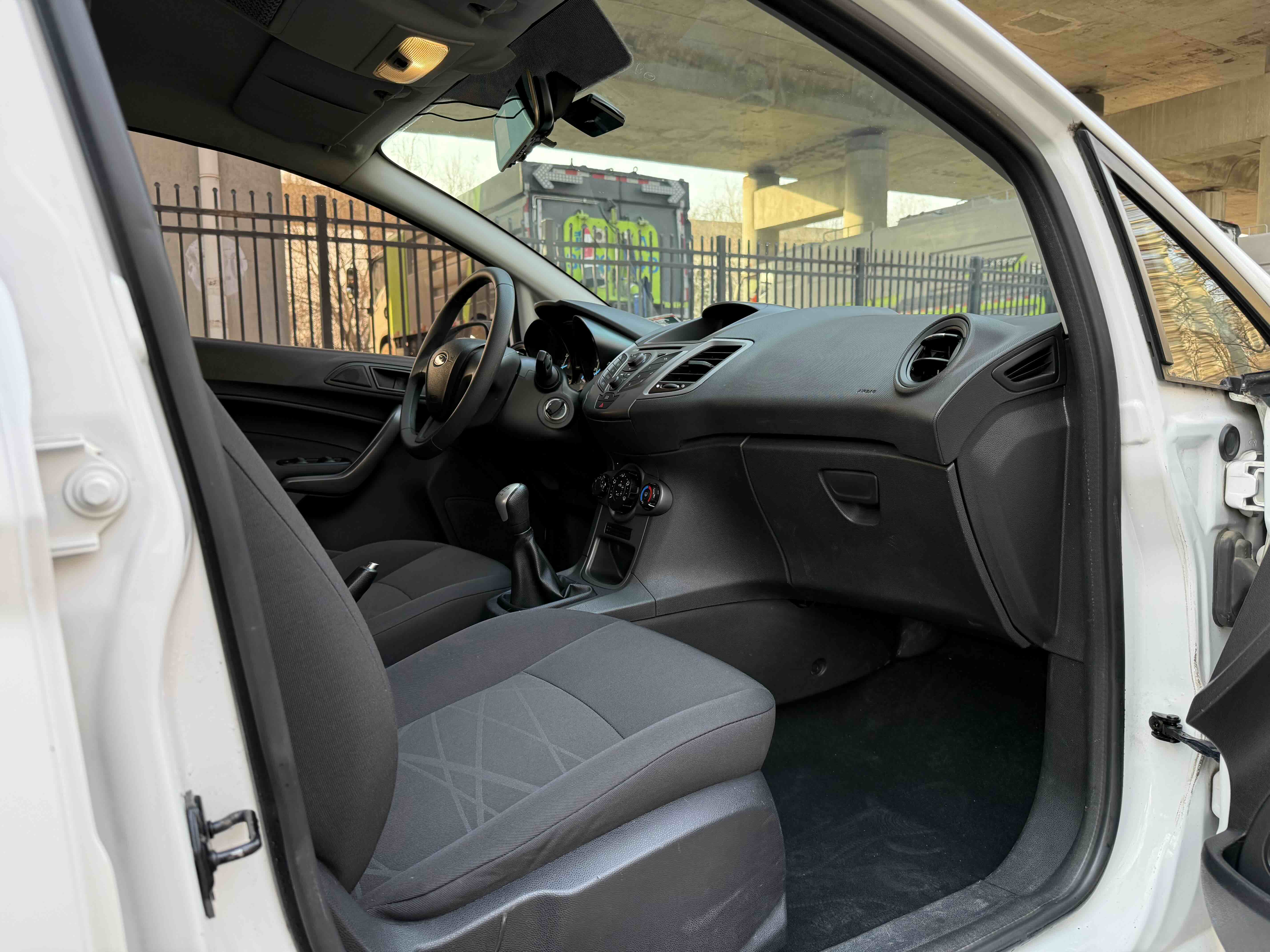 Ford Fiesta 2014 car image #9