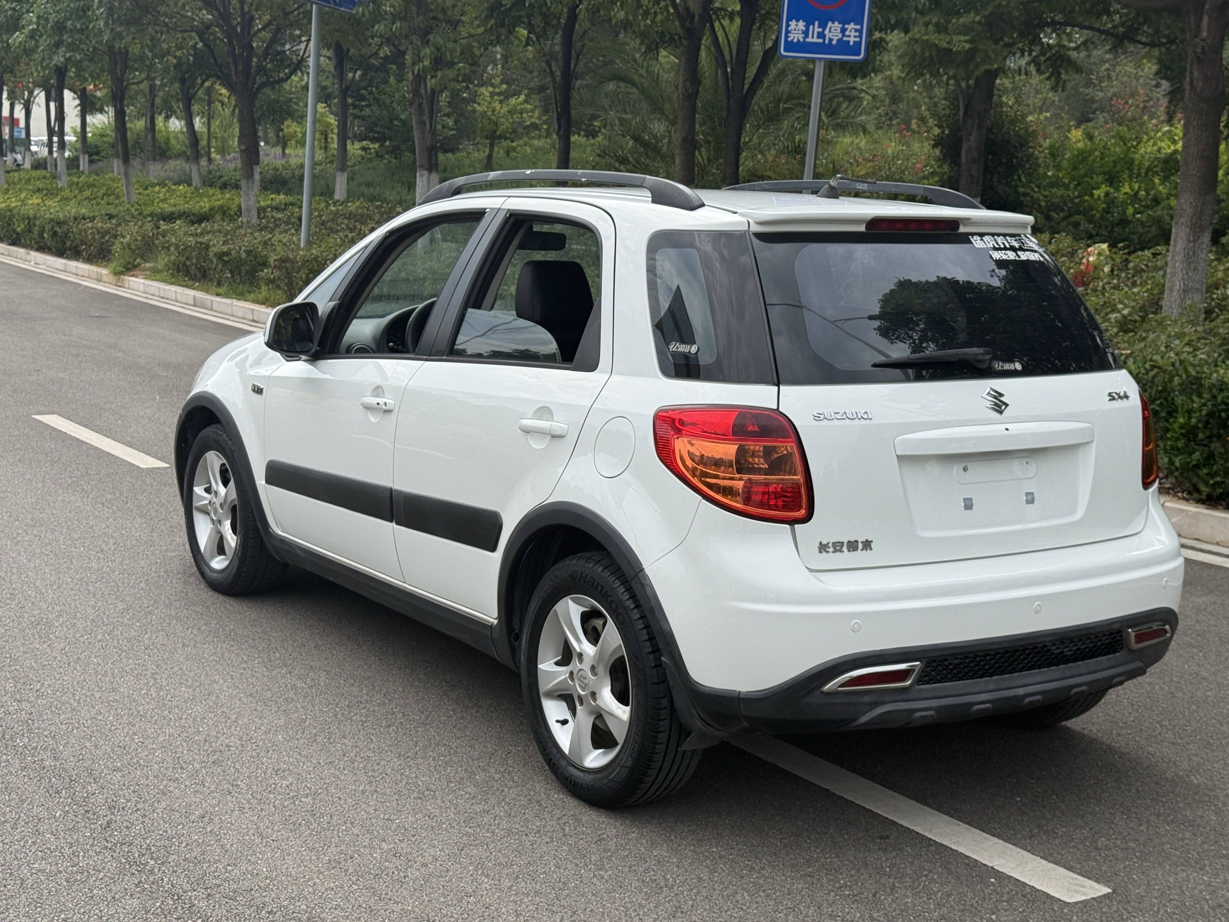 Suzuki SX4 Sedan 2011 imagen de coche #9