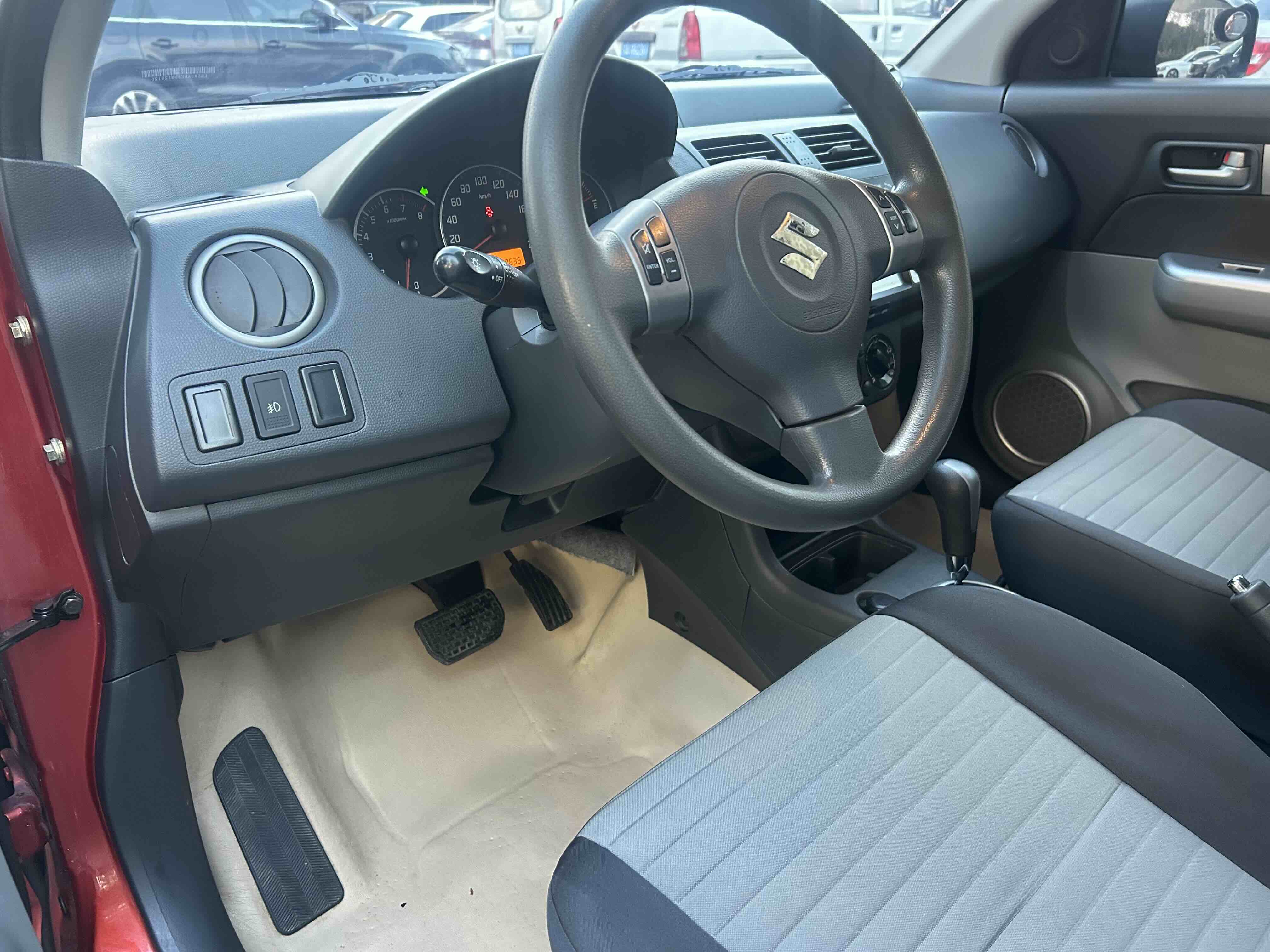 Suzuki Swift 2014 car image #9