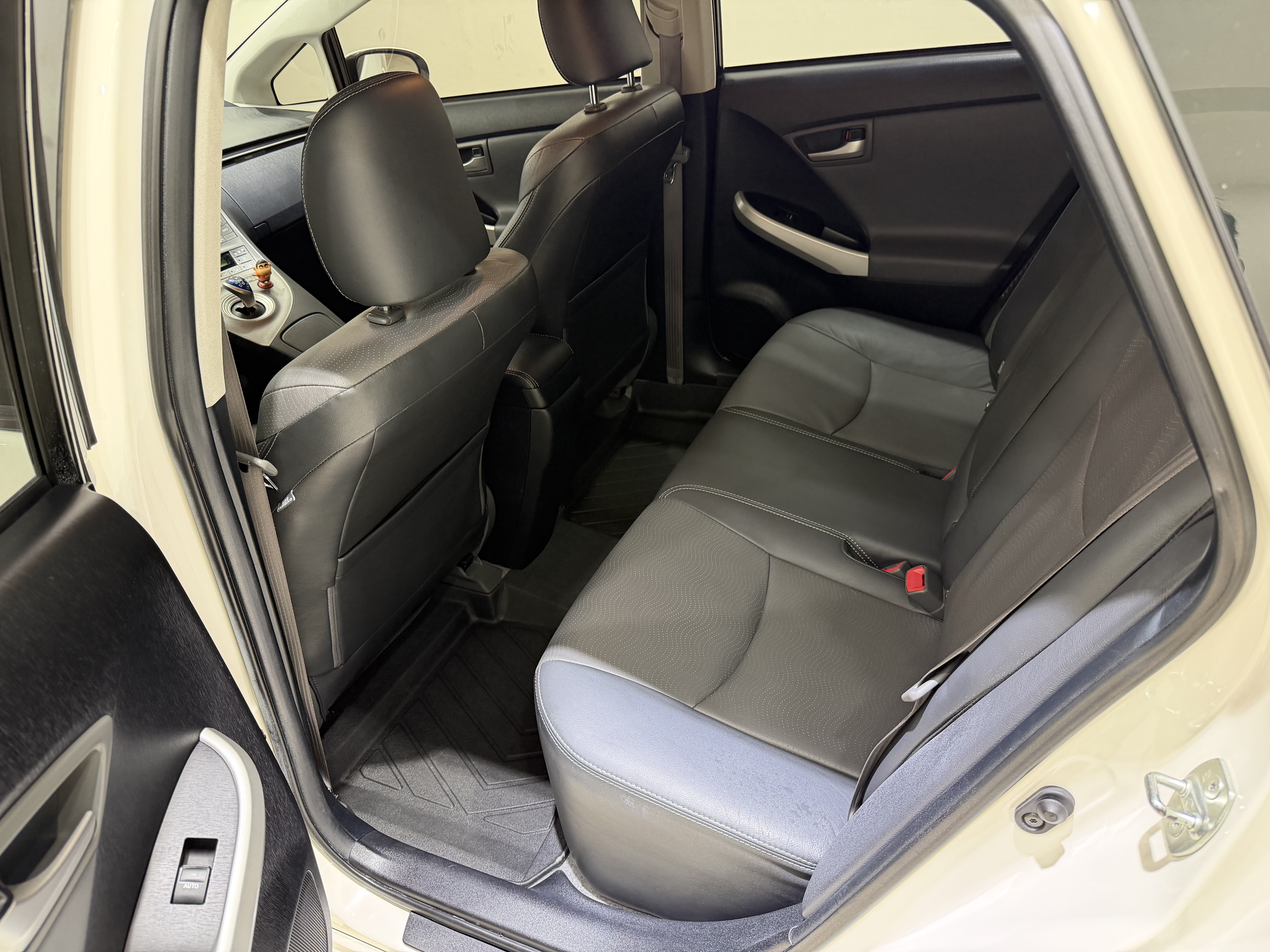 Toyota Prius 2014 car image #9