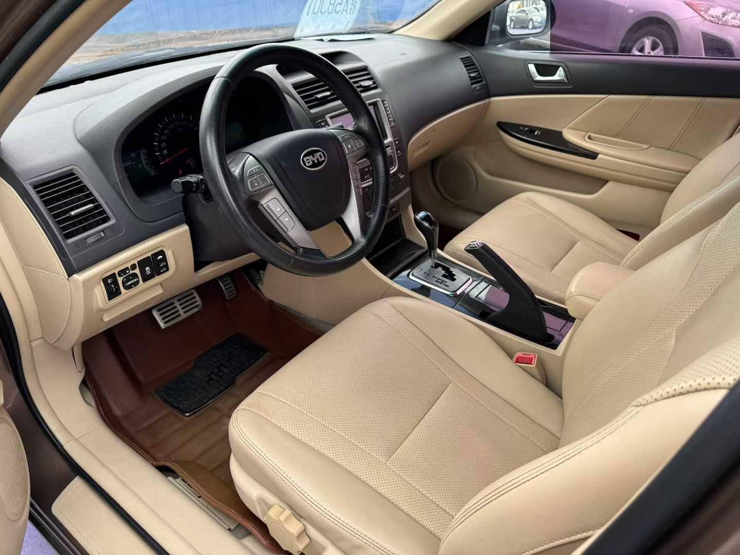 BYD G6 2013 car image #9