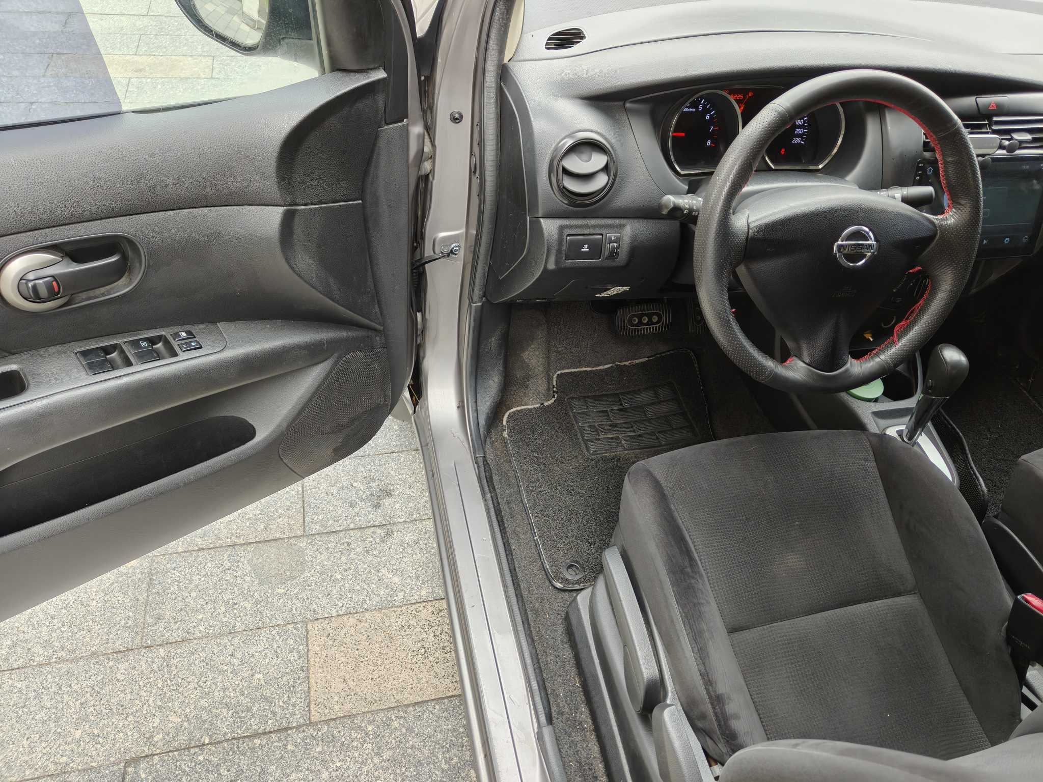 日产 骊威 2013 汽车图片 #9