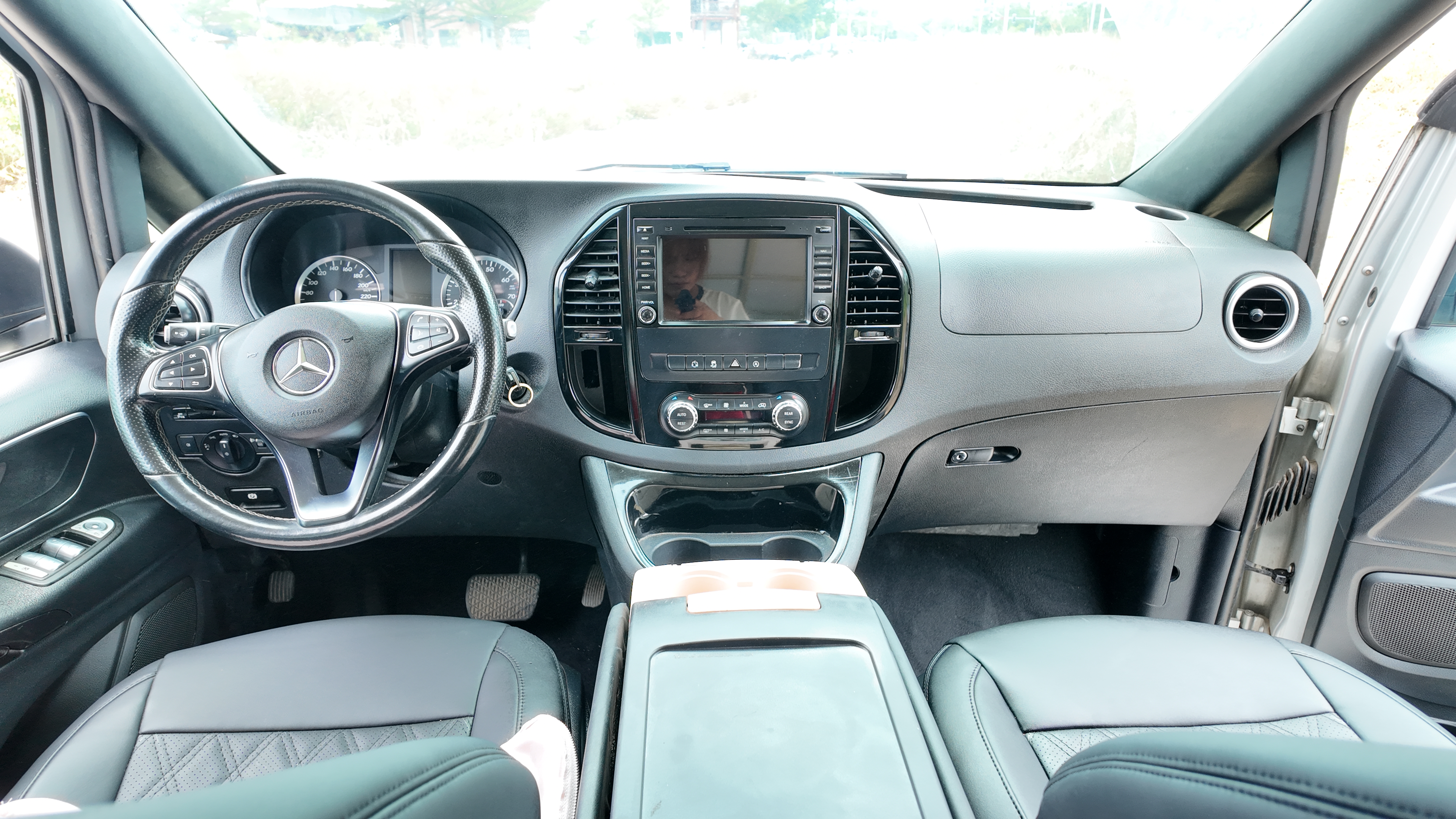 Mercedes-Benz E Class 2013 car image #9