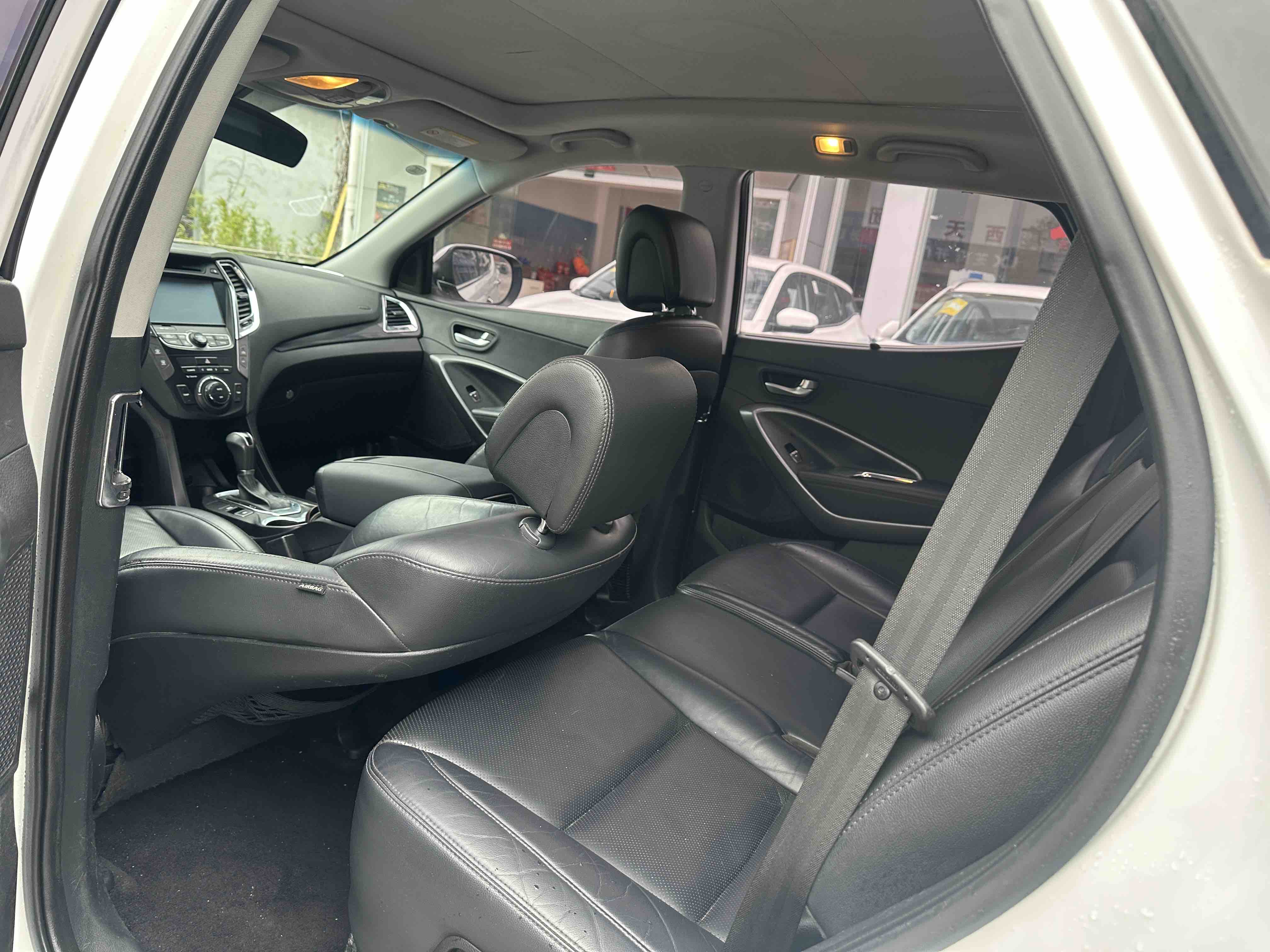 Hyundai Santa Fe 2016 car image #9