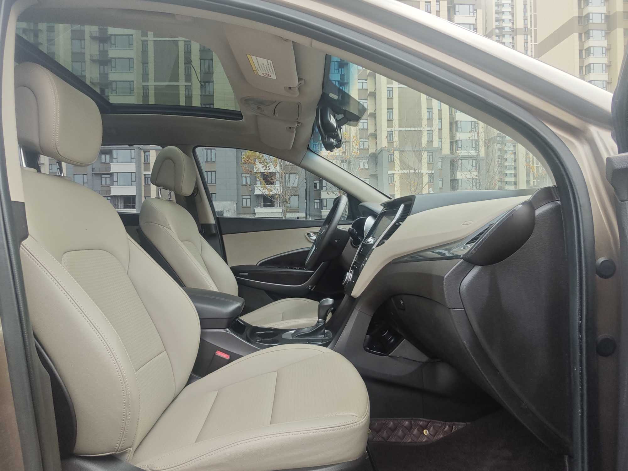 Hyundai Santa Fe 2014 car image #9