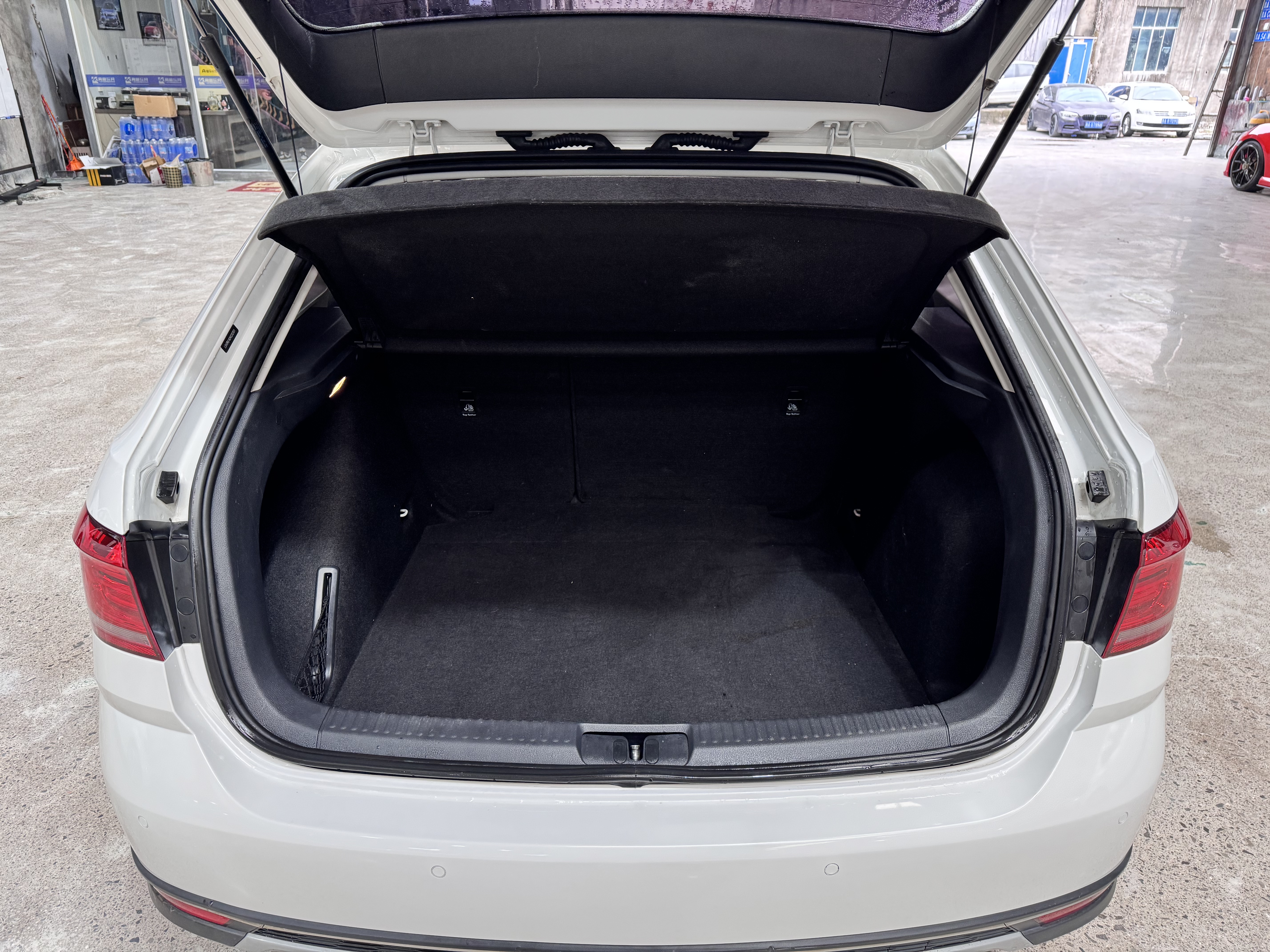 Volkswagen Cross Lavida 2018 immagine di auto #9