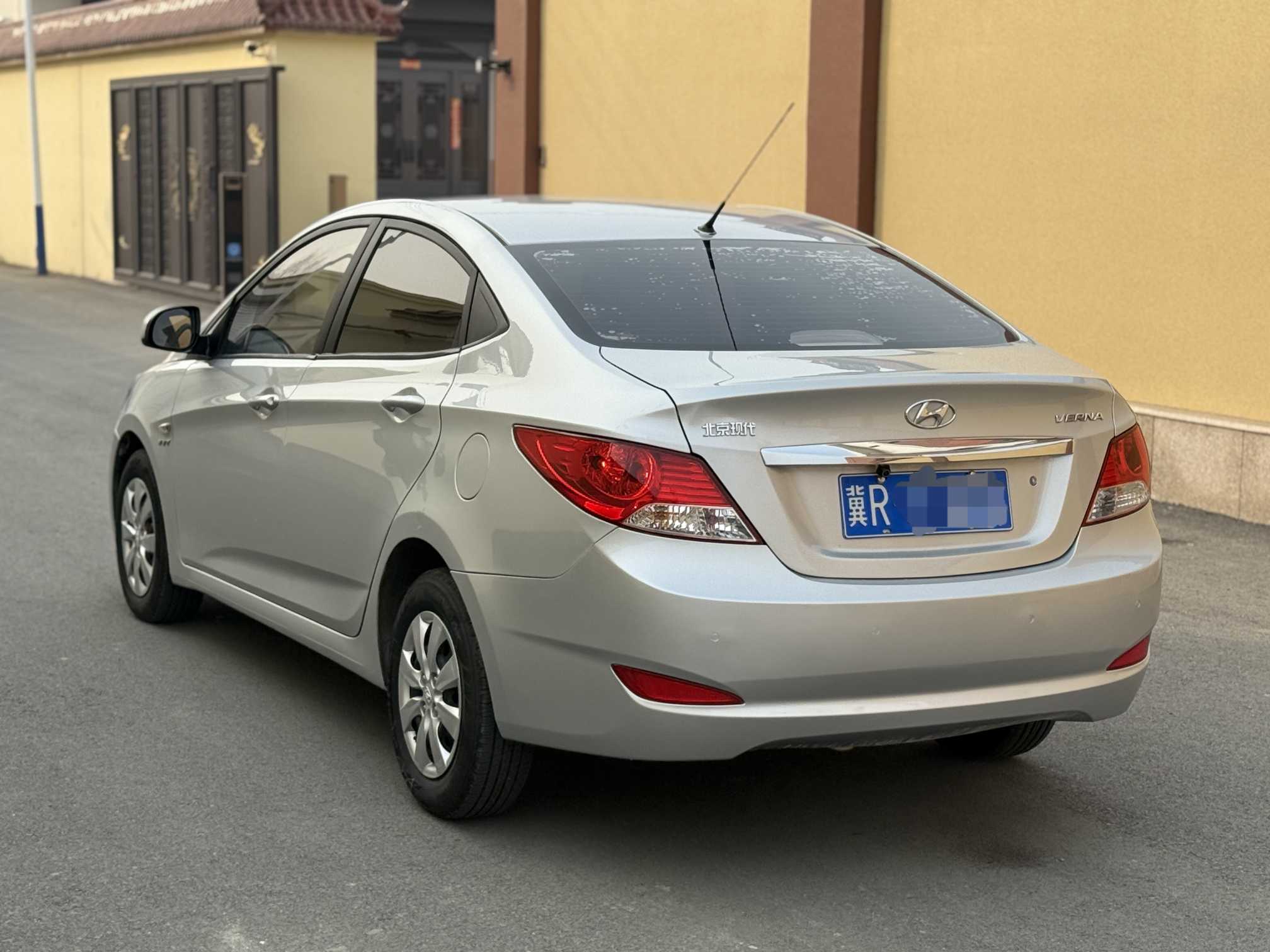 Hyundai Reina 2011 car image #9