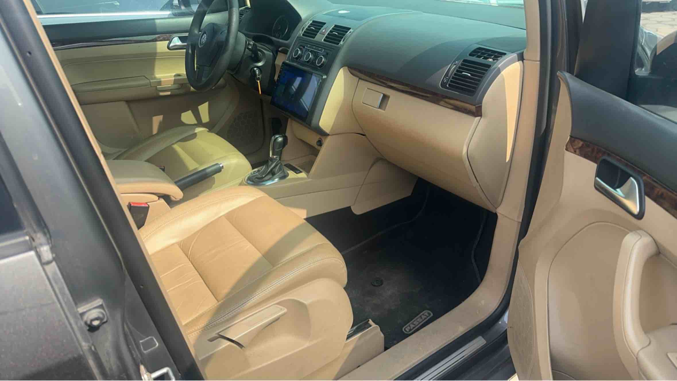 Volkswagen Touran 2013 car image #9