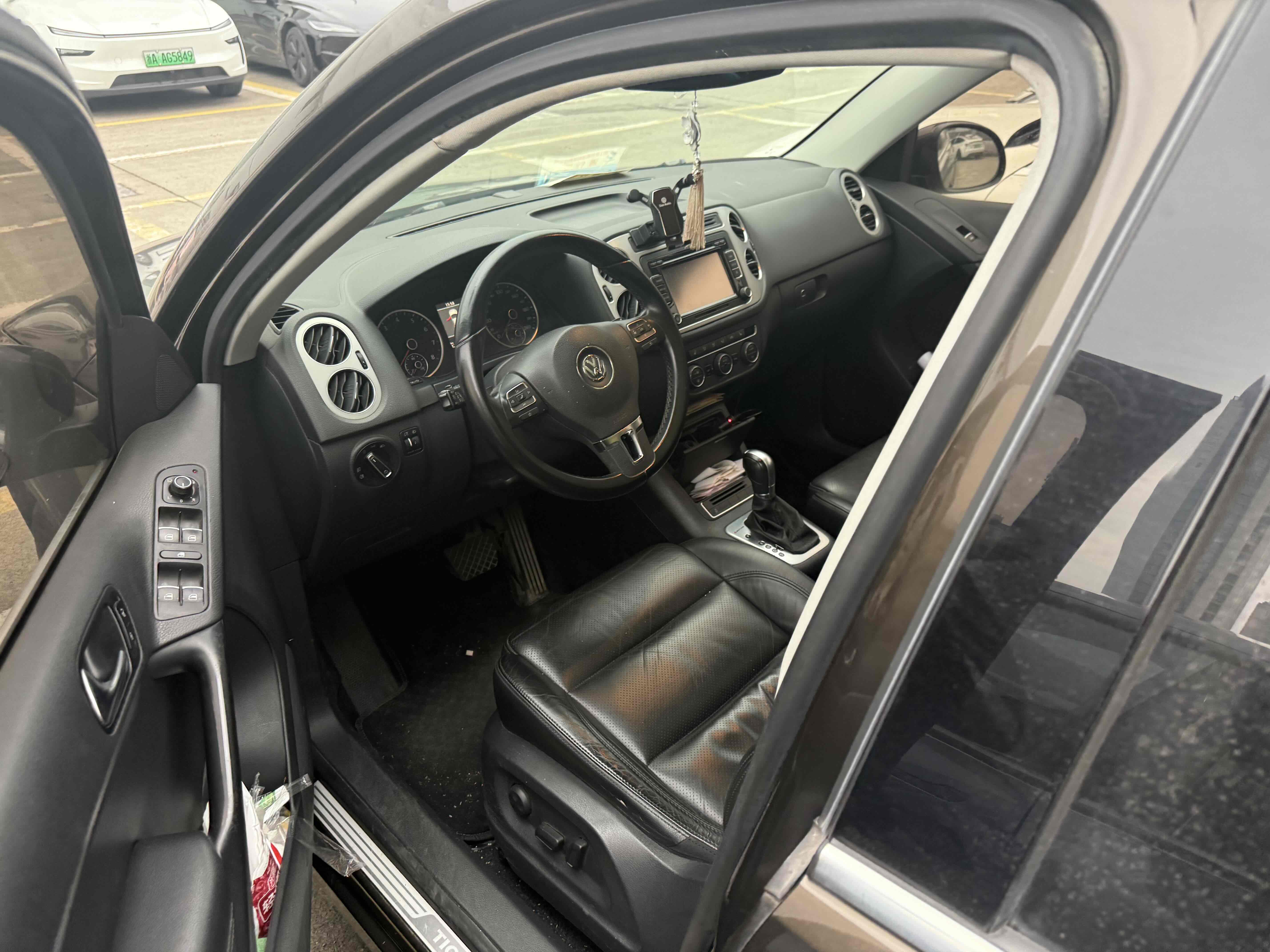 Volkswagen Tiguan 2013 car image #9