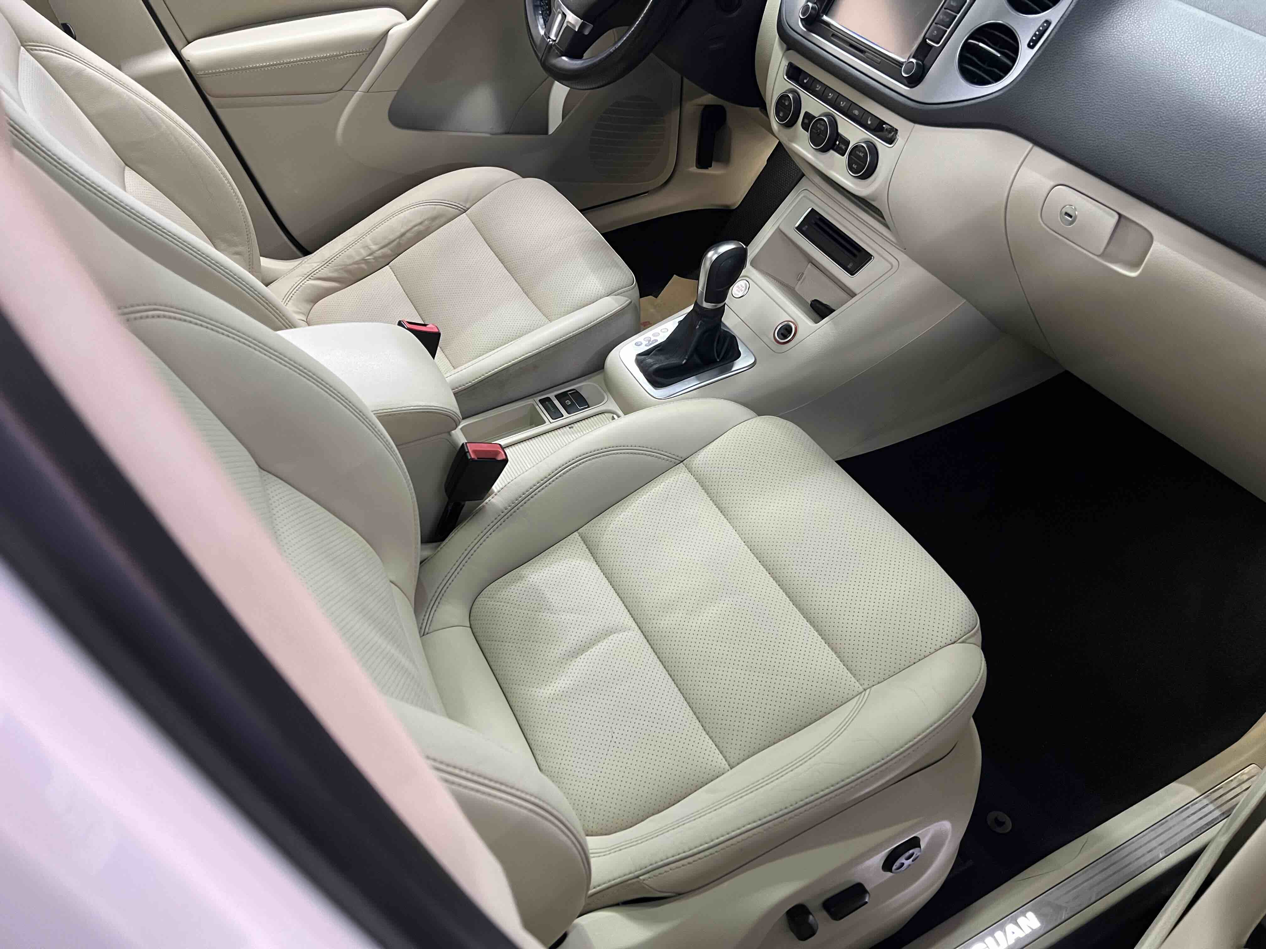 Volkswagen Tiguan 2014 car image #9