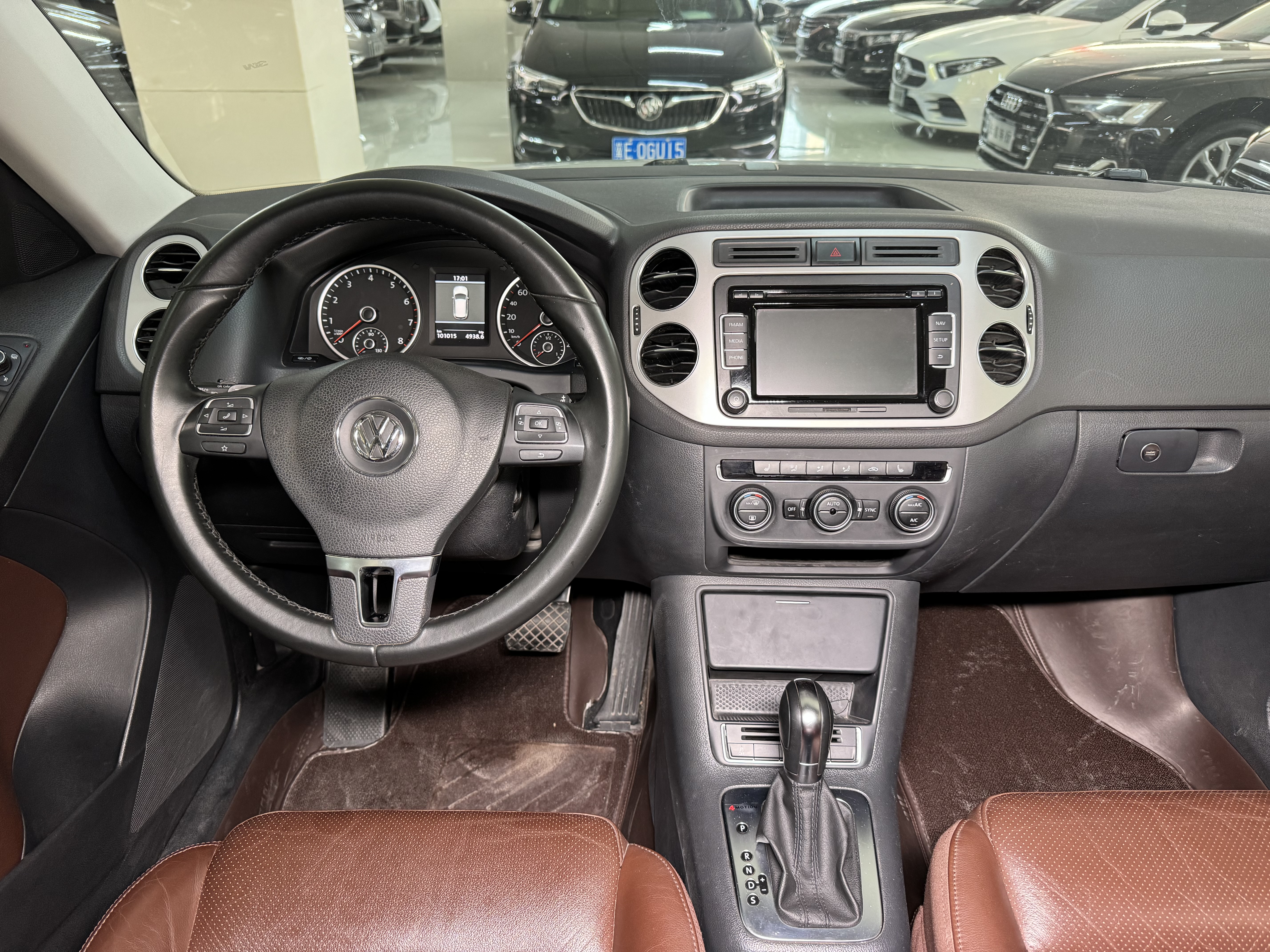 Volkswagen Tiguan 2014 car image #9