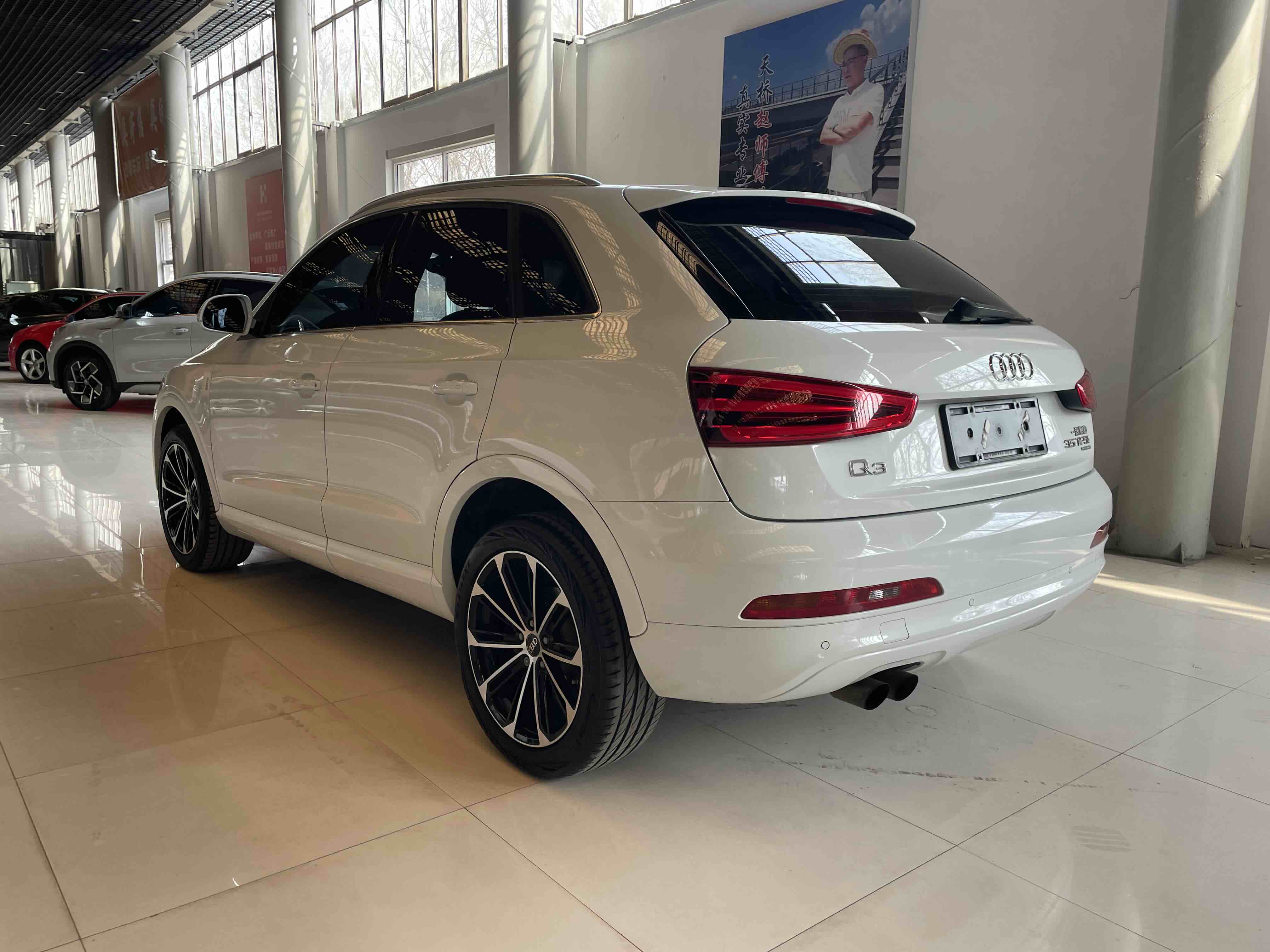 Audi Q3 2016 car image #9