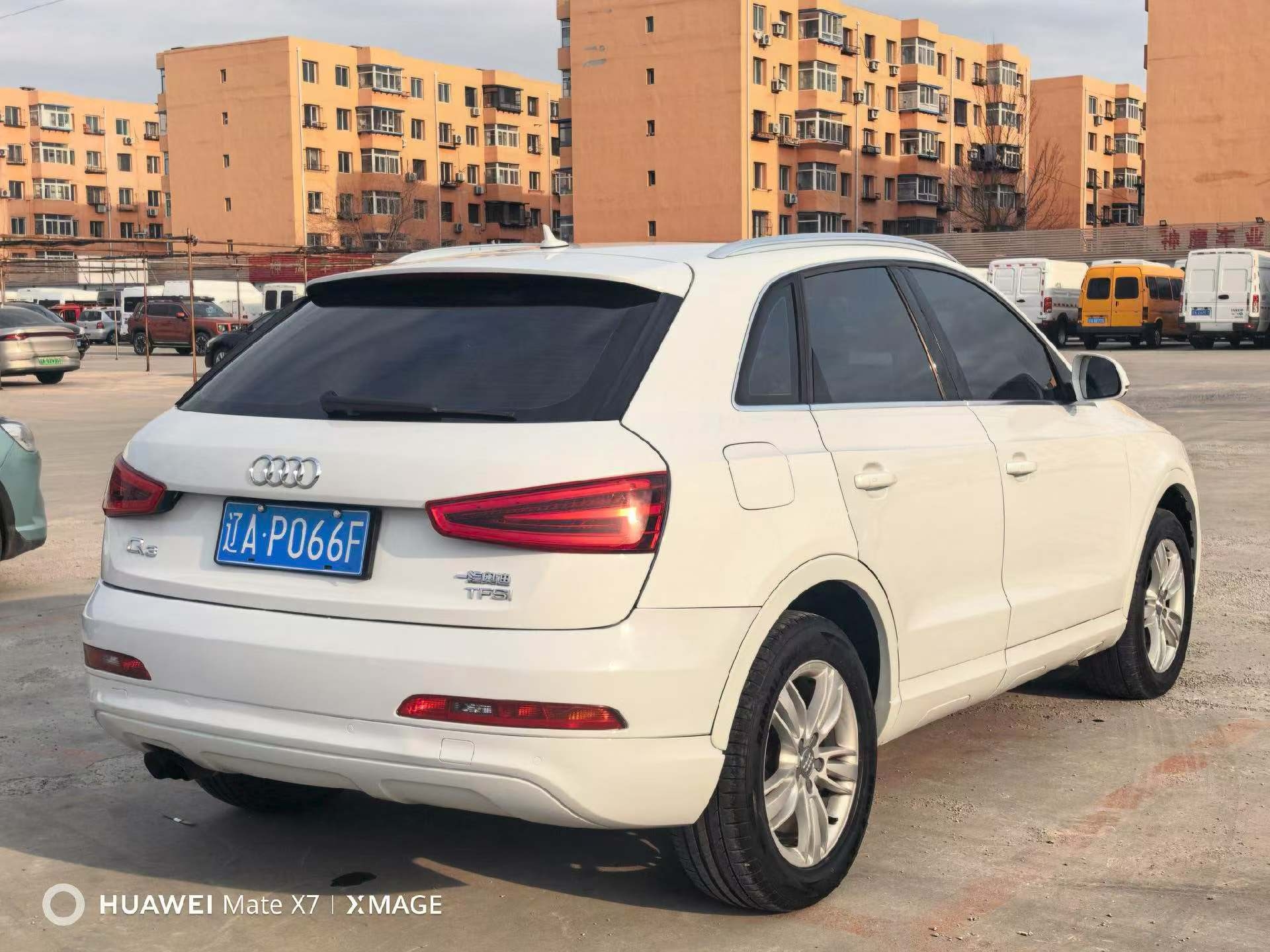 Audi Q3 2013 car image #9