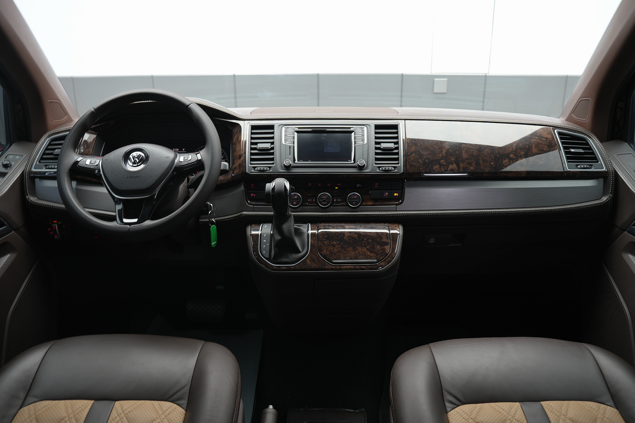 Volkswagen Caravelle 2017 car image #9