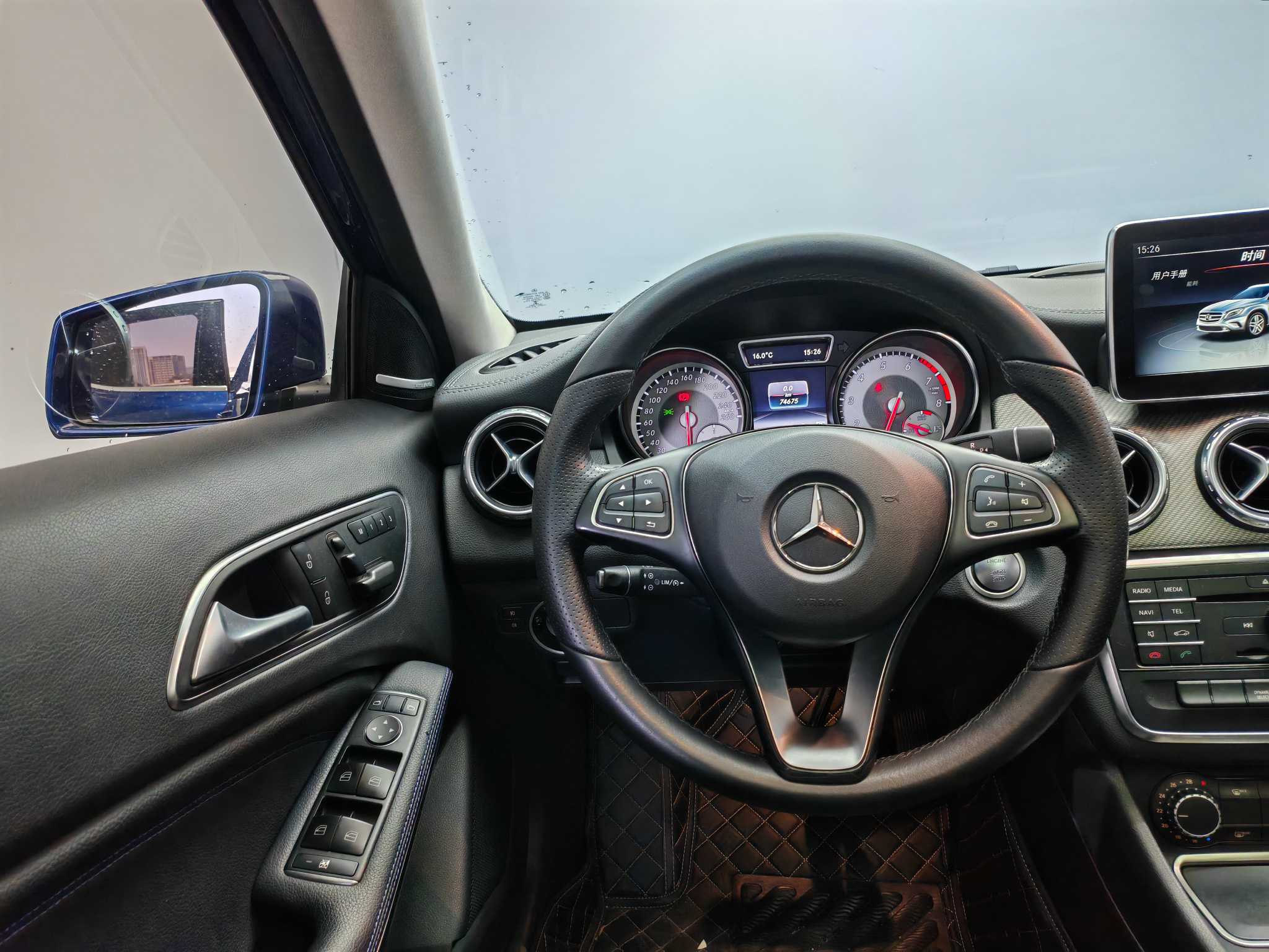 Mercedes-Benz GLA Class 2016 car image #9