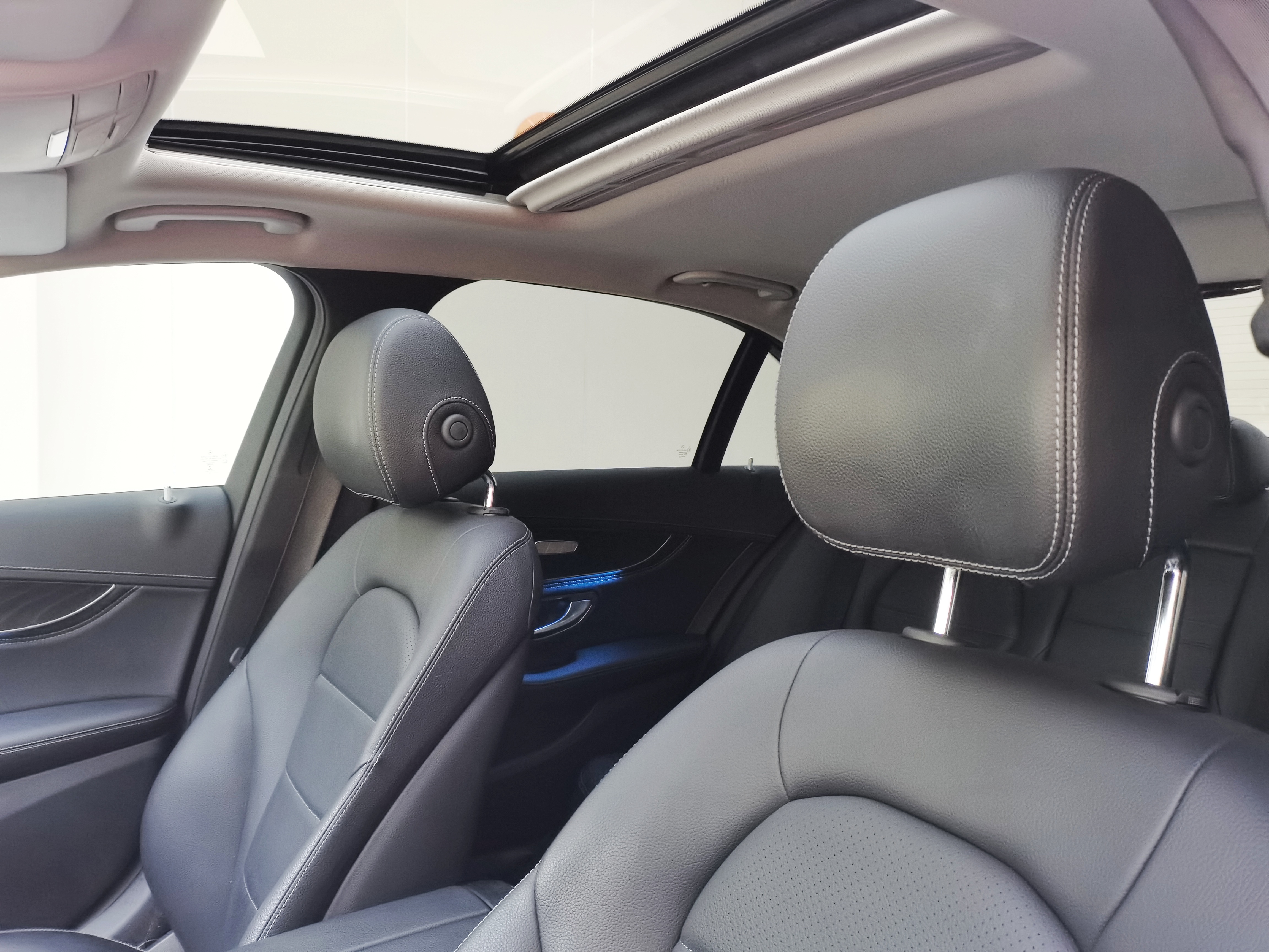 Mercedes-Benz C Class 2018 car image #9