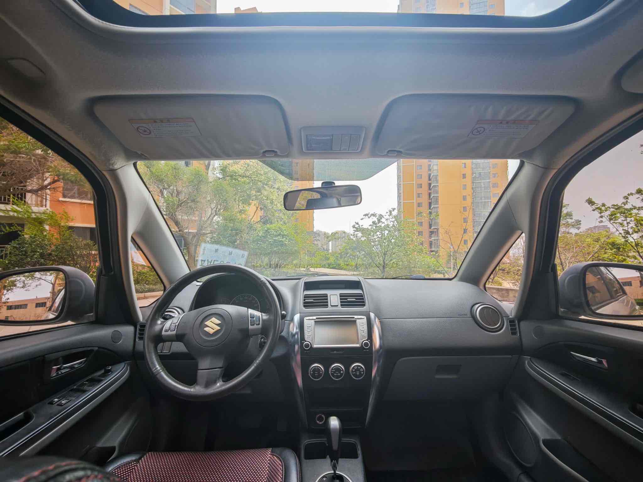 Suzuki SX4 Sedan 2010 imagem de carro #9