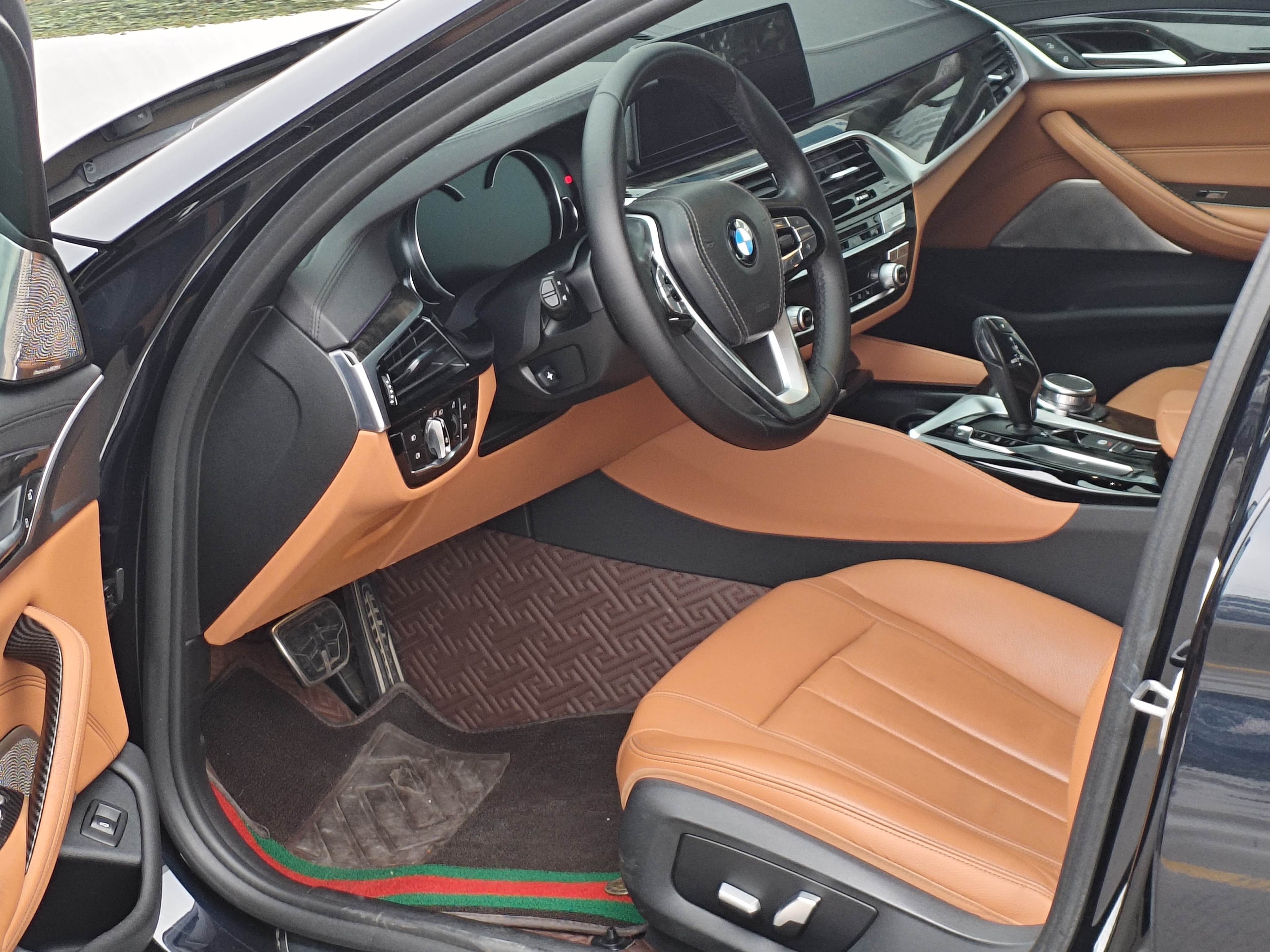 BMW 5 Series 2018 immagine di auto #9