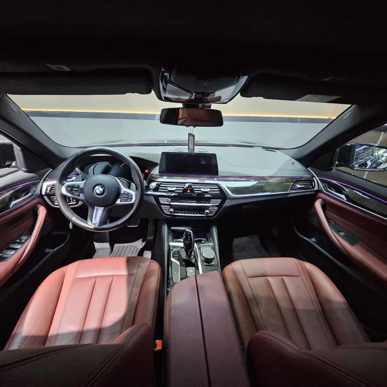 BMW 5 Series 2018 immagine di auto #9