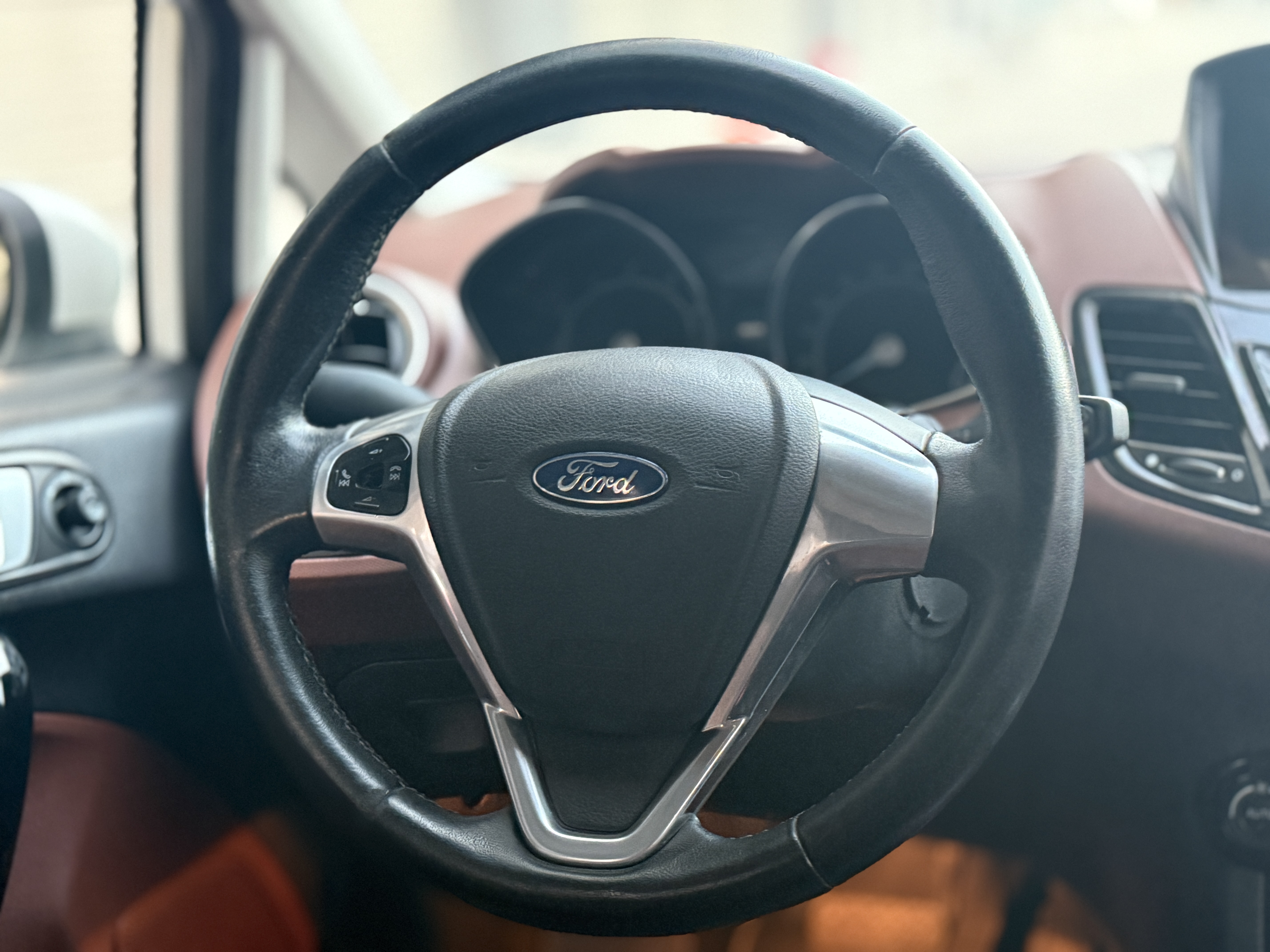 Ford Fiesta 2014 car image #9