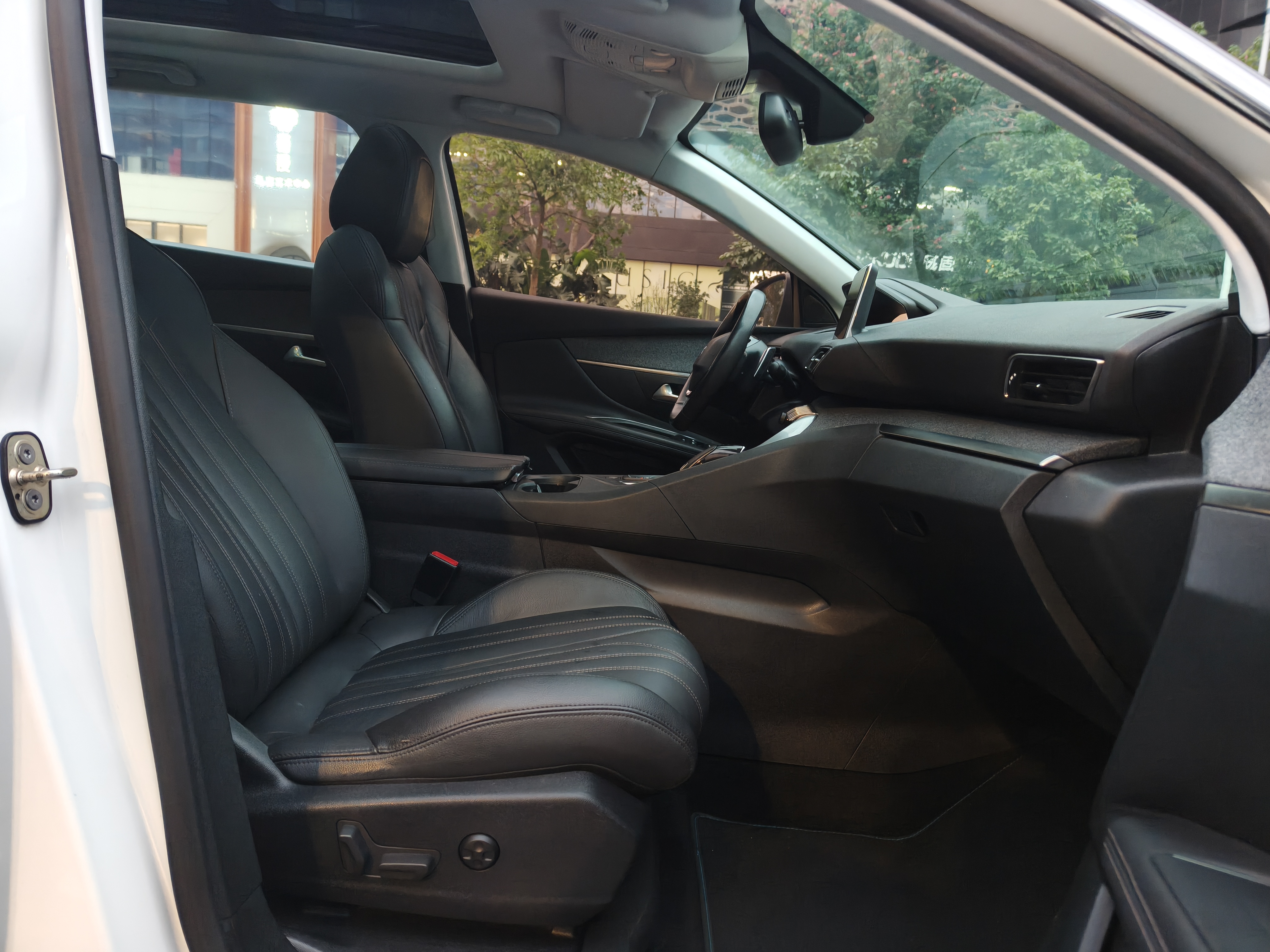 Peugeot 5008 2017 car image #9