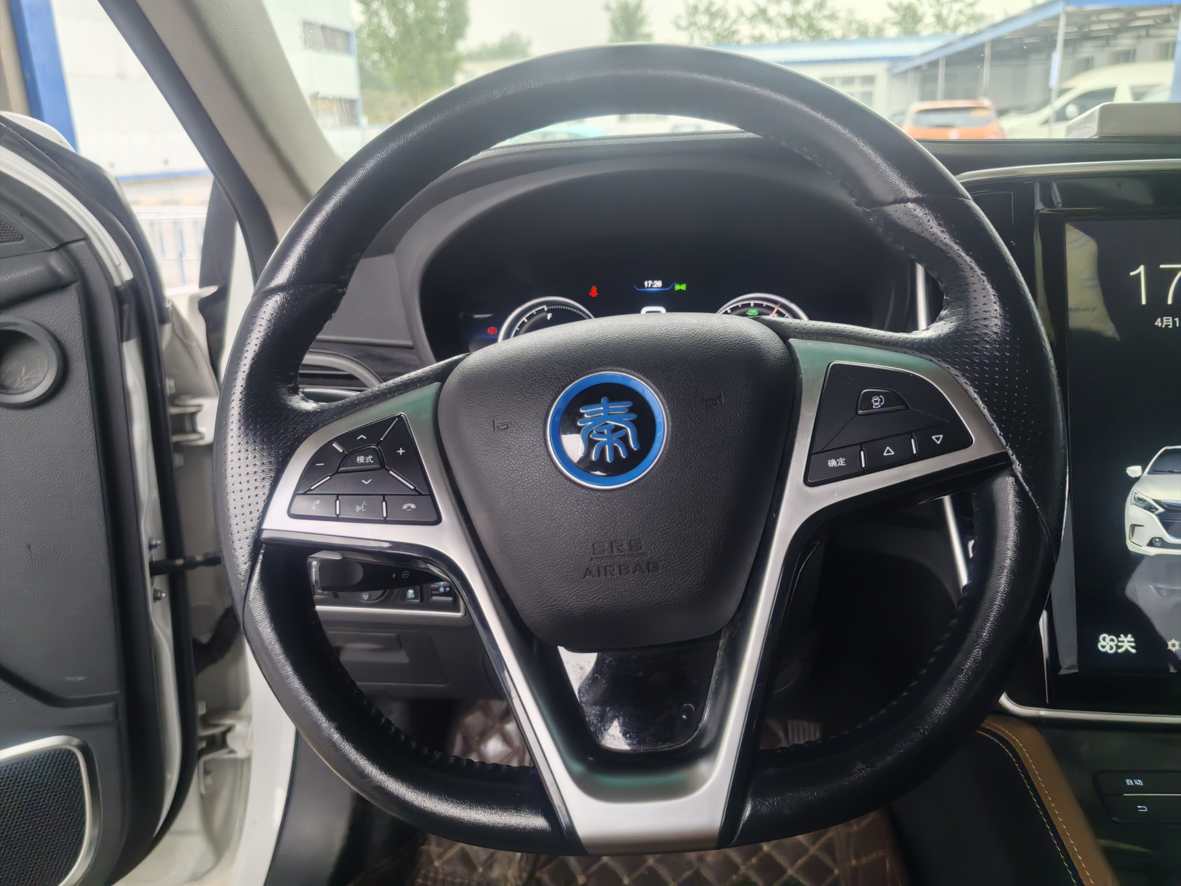 BYD Qin New Energy 2017 car image #9