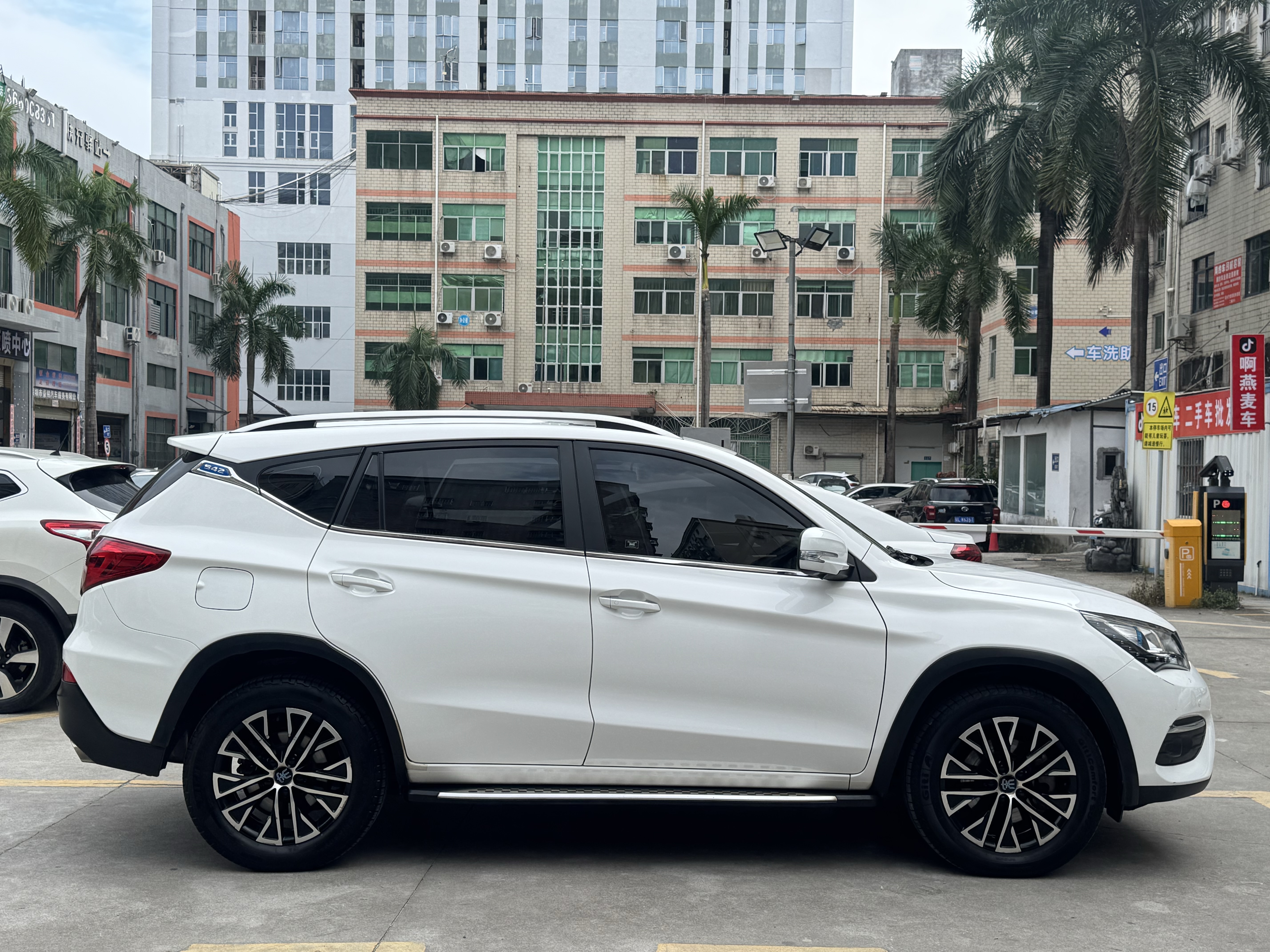 BYD Song New Energy 2018 #9 BYD Song New Energy 2018 car image #9