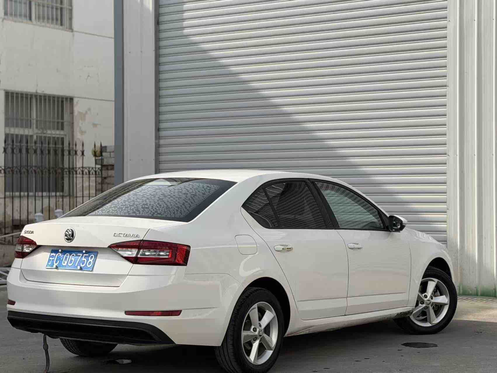 Skoda Octavia 2019 car image #9