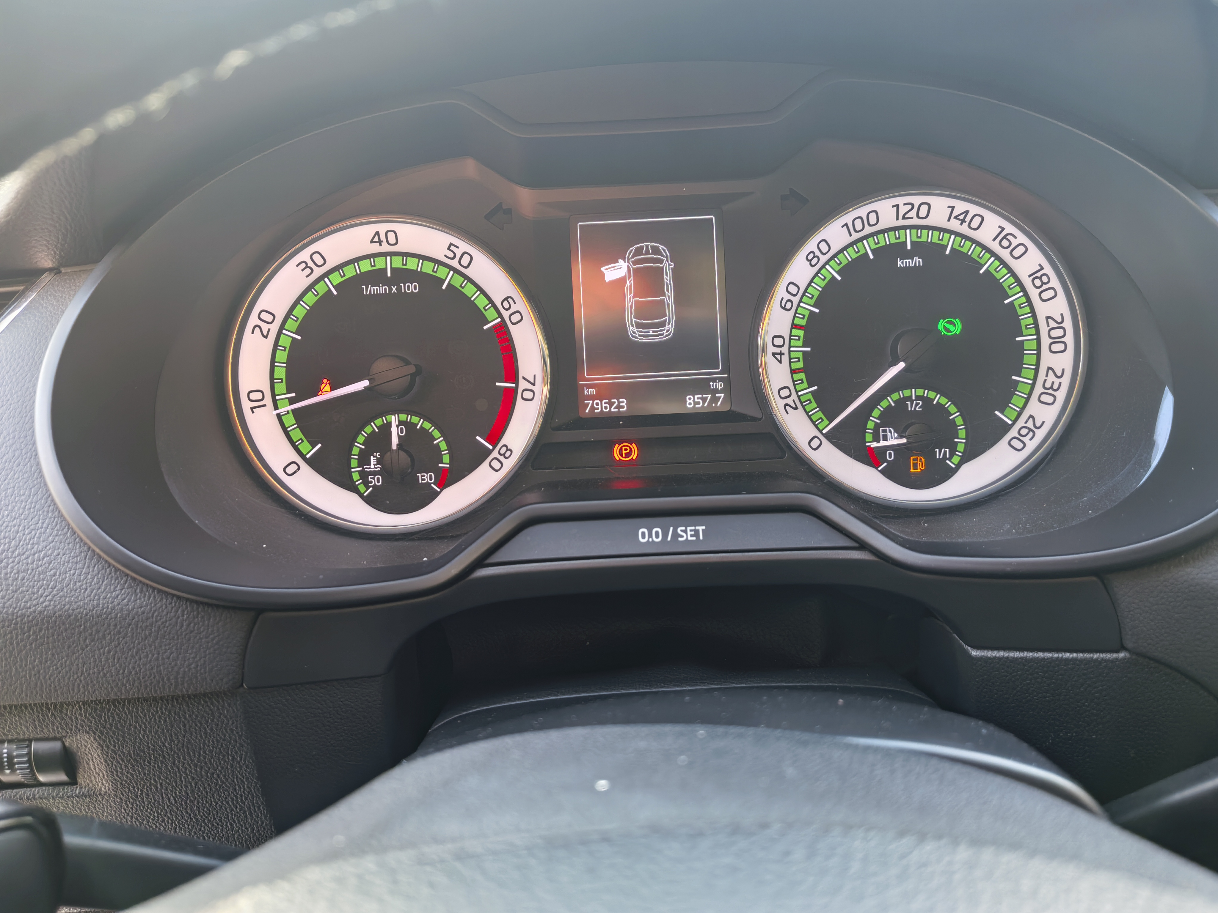 Skoda Octavia 2018 car image #9