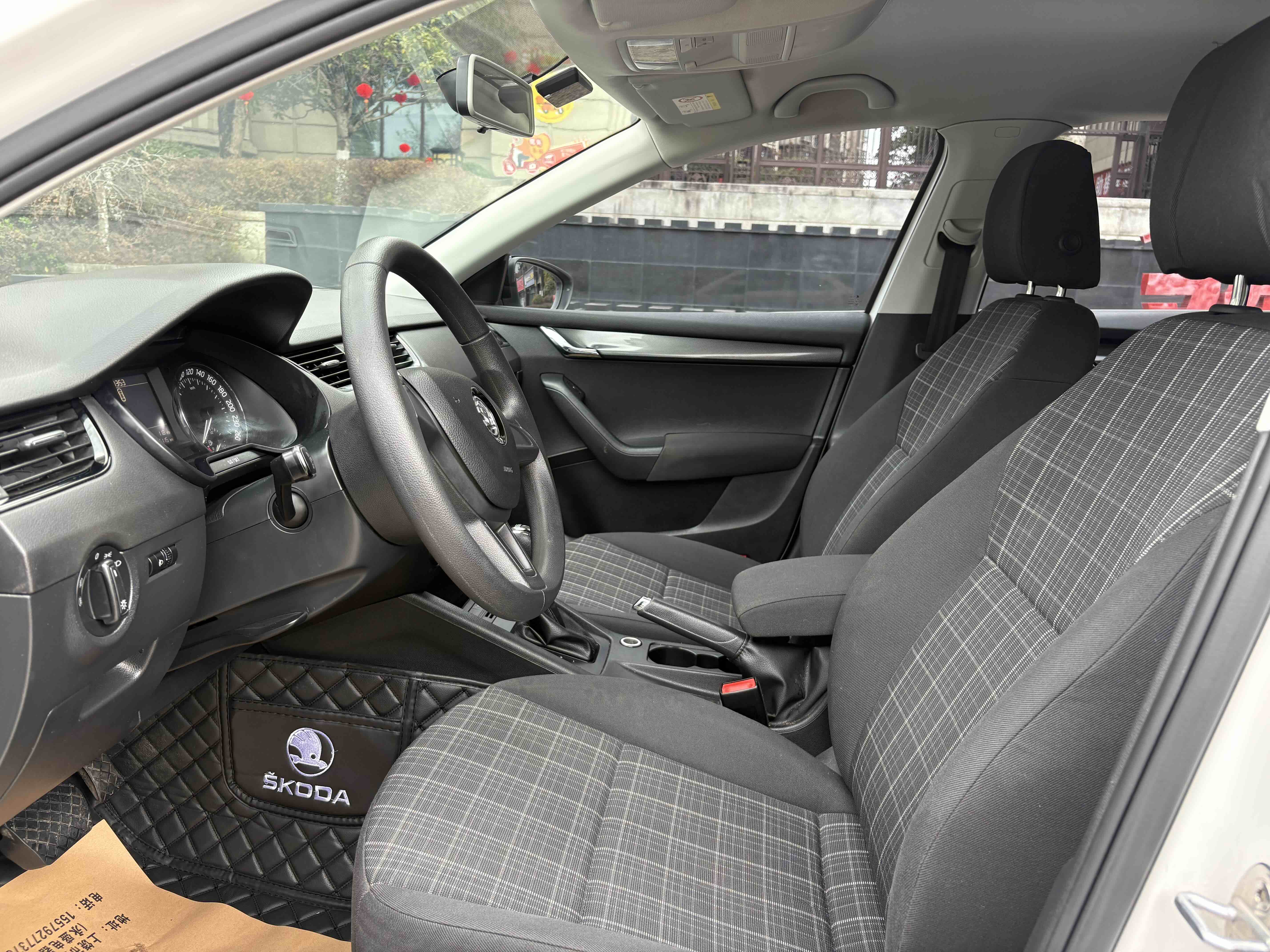 Skoda Octavia 2017 car image #9