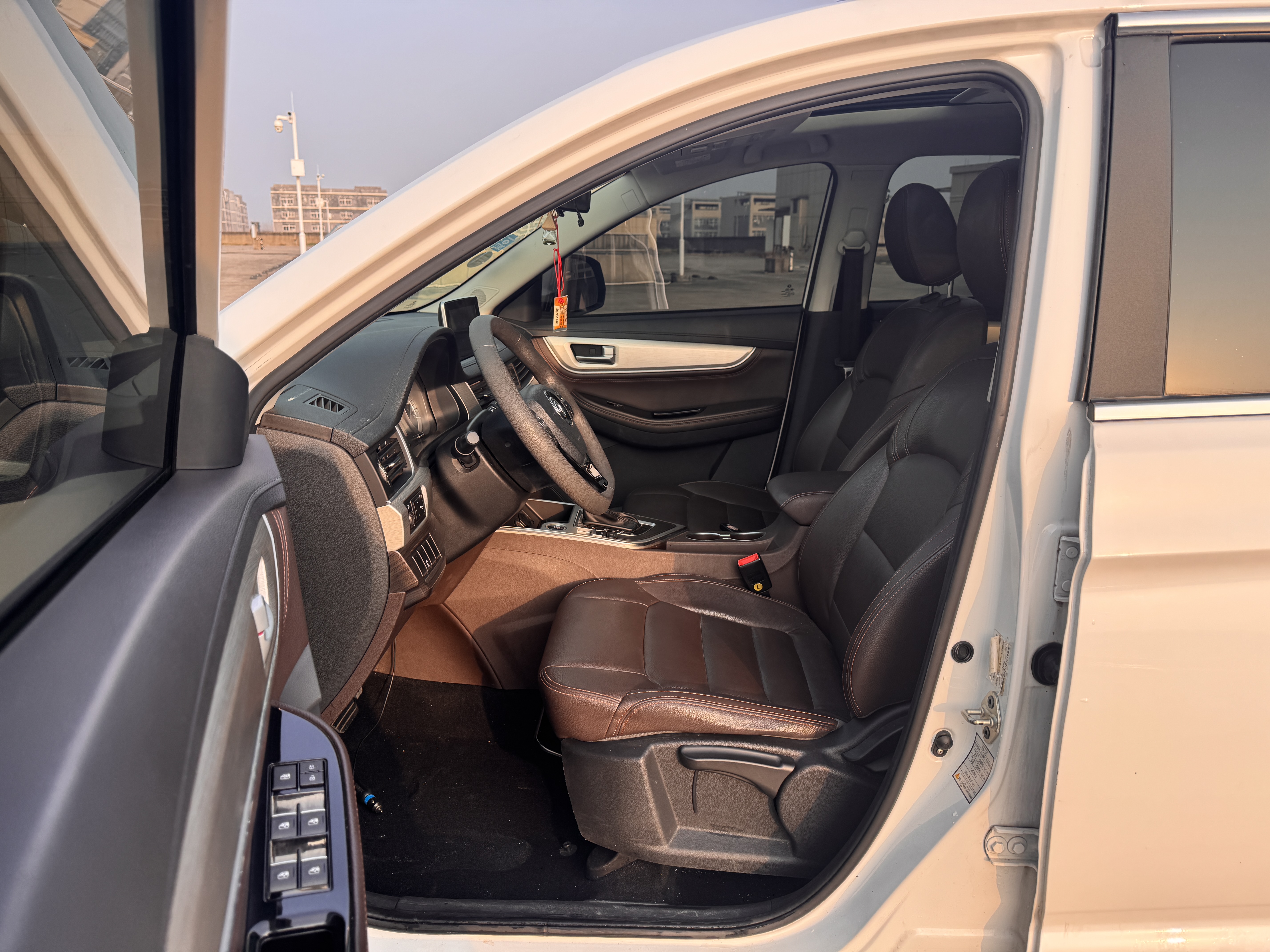 Forthing JOYEAR X5 2018 صورة سيارة #9