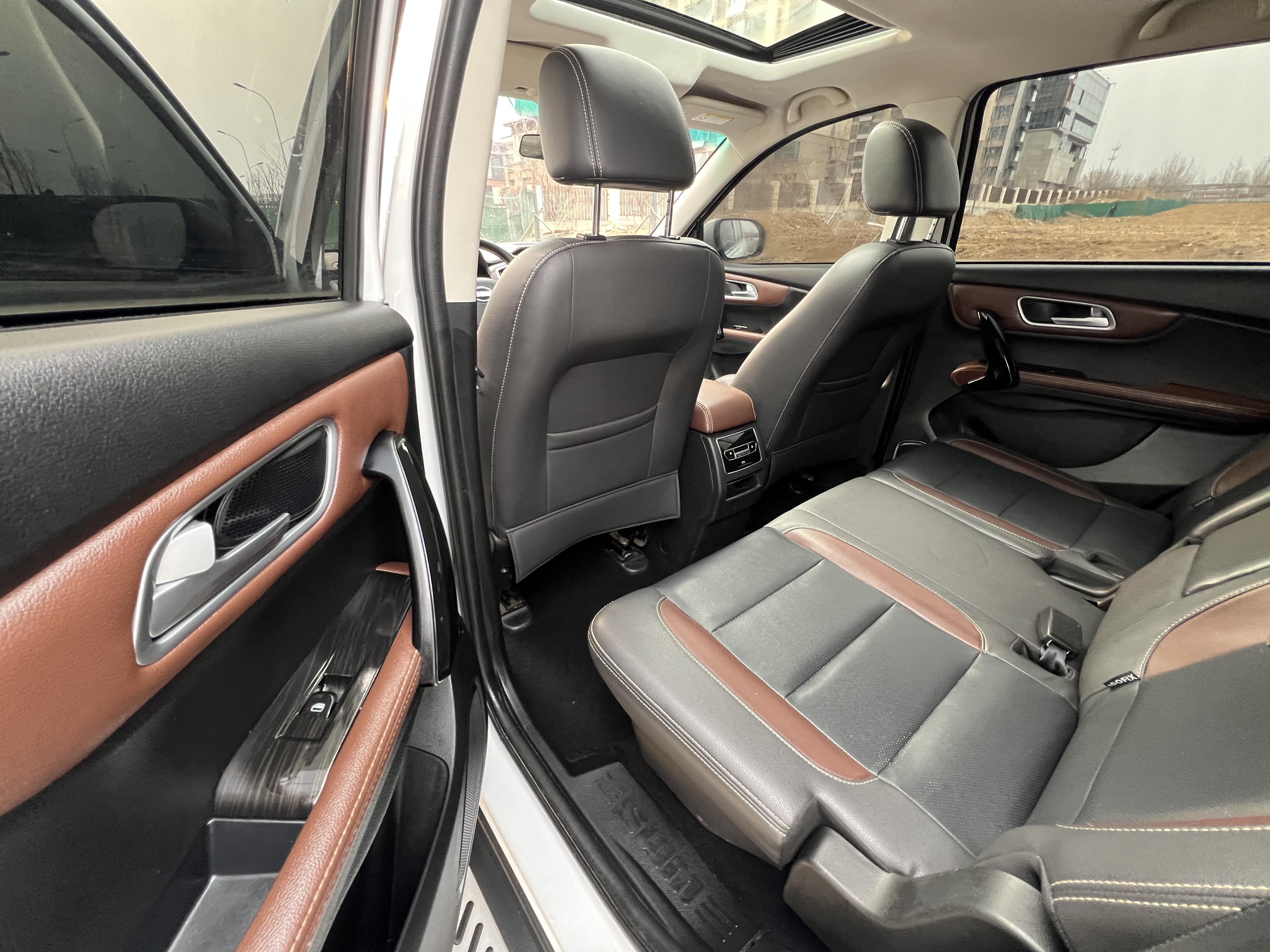 SWM X7 2017 car image #9