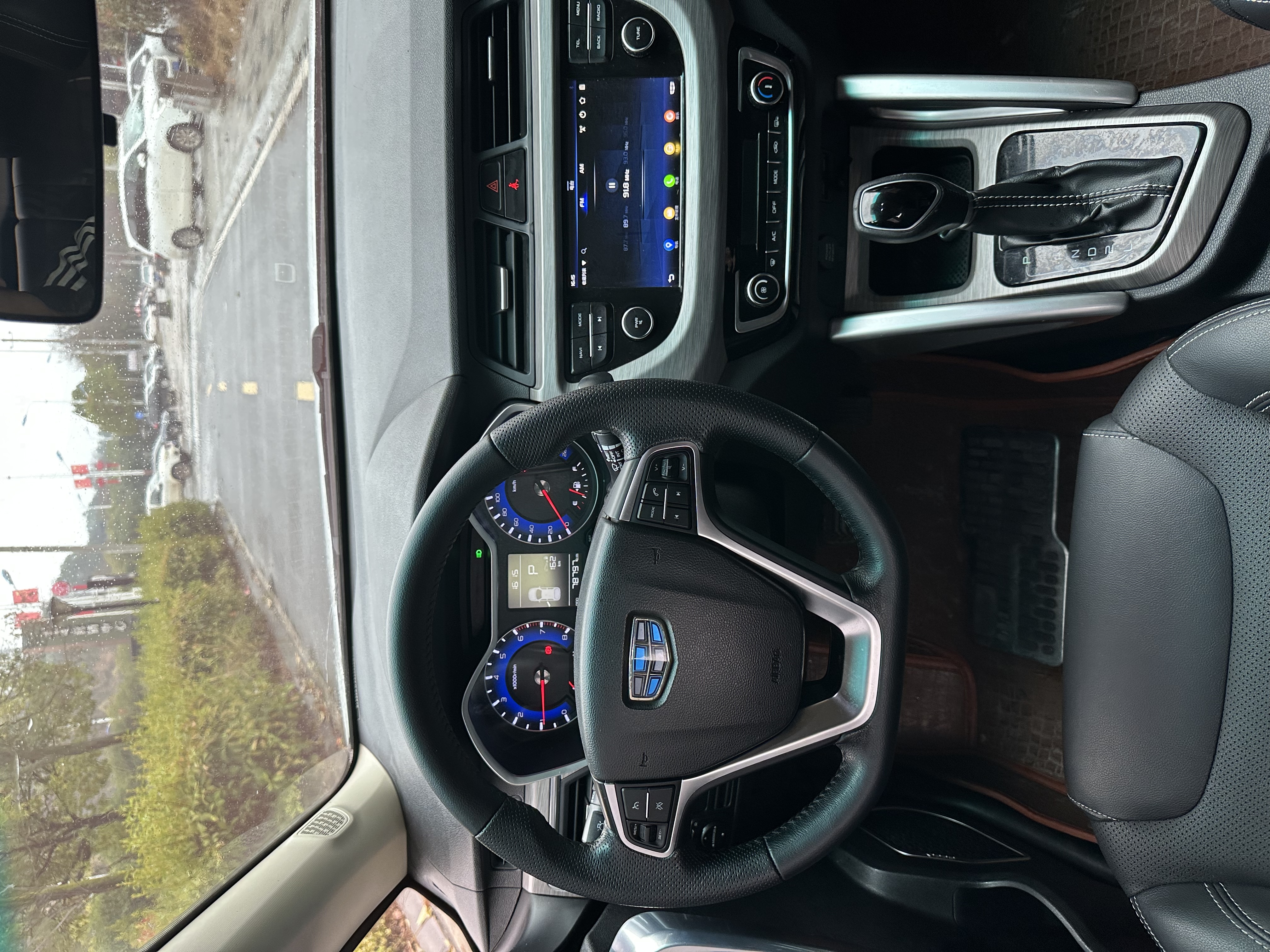 Vision X3 2018 car image #9