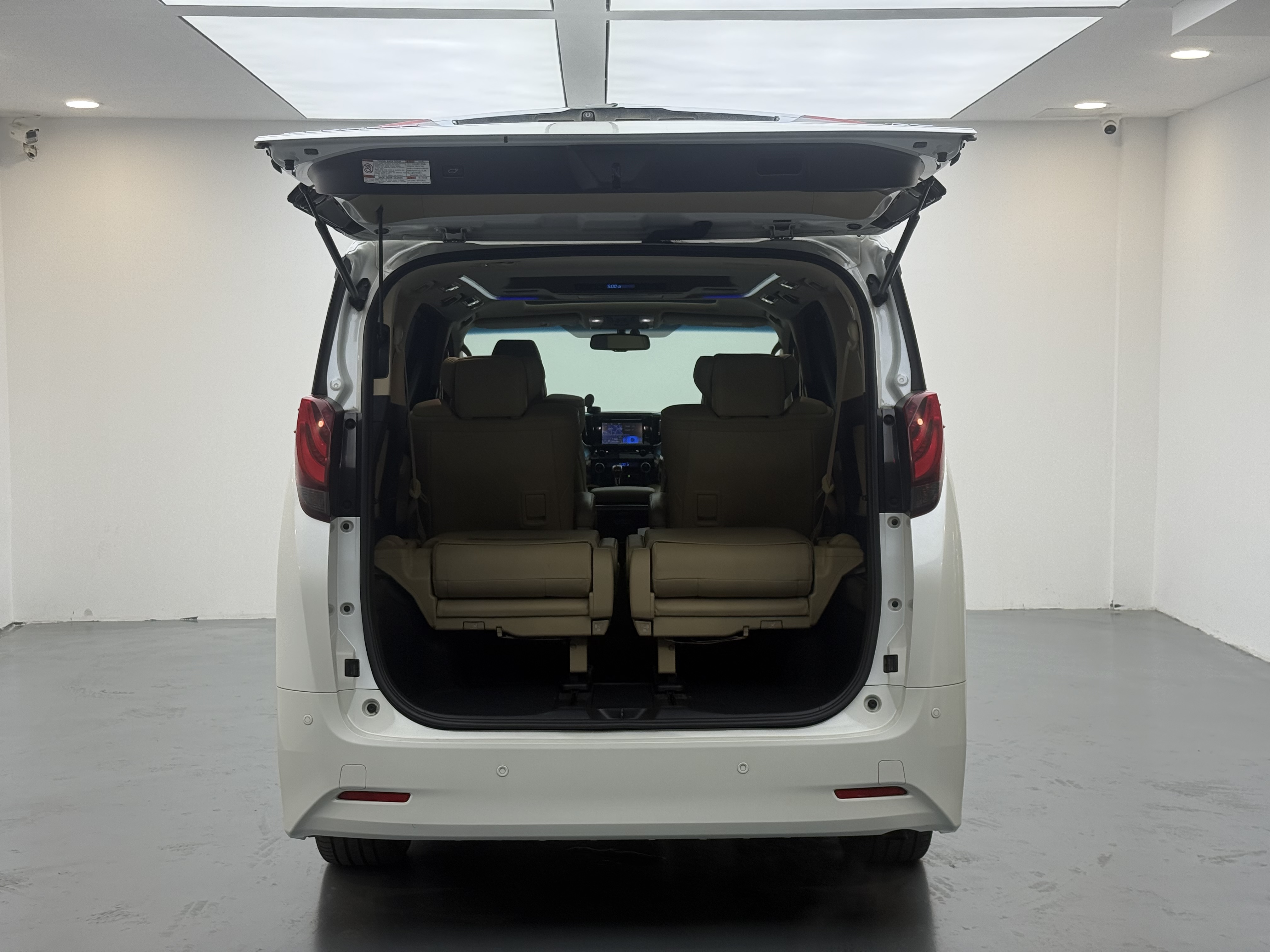 Toyota Alphard 2017 car image #9