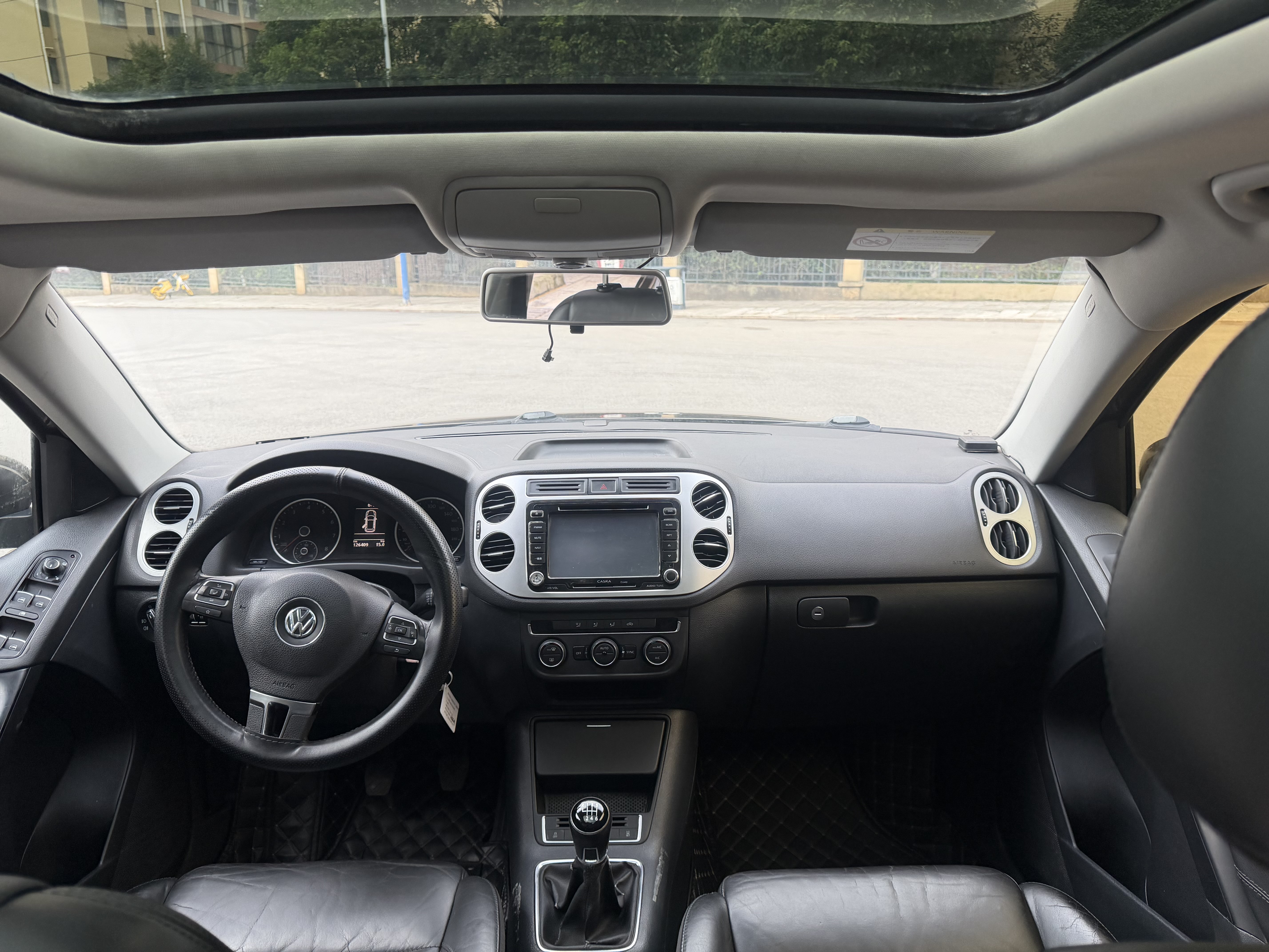 Volkswagen Tiguan 2015 car image #9