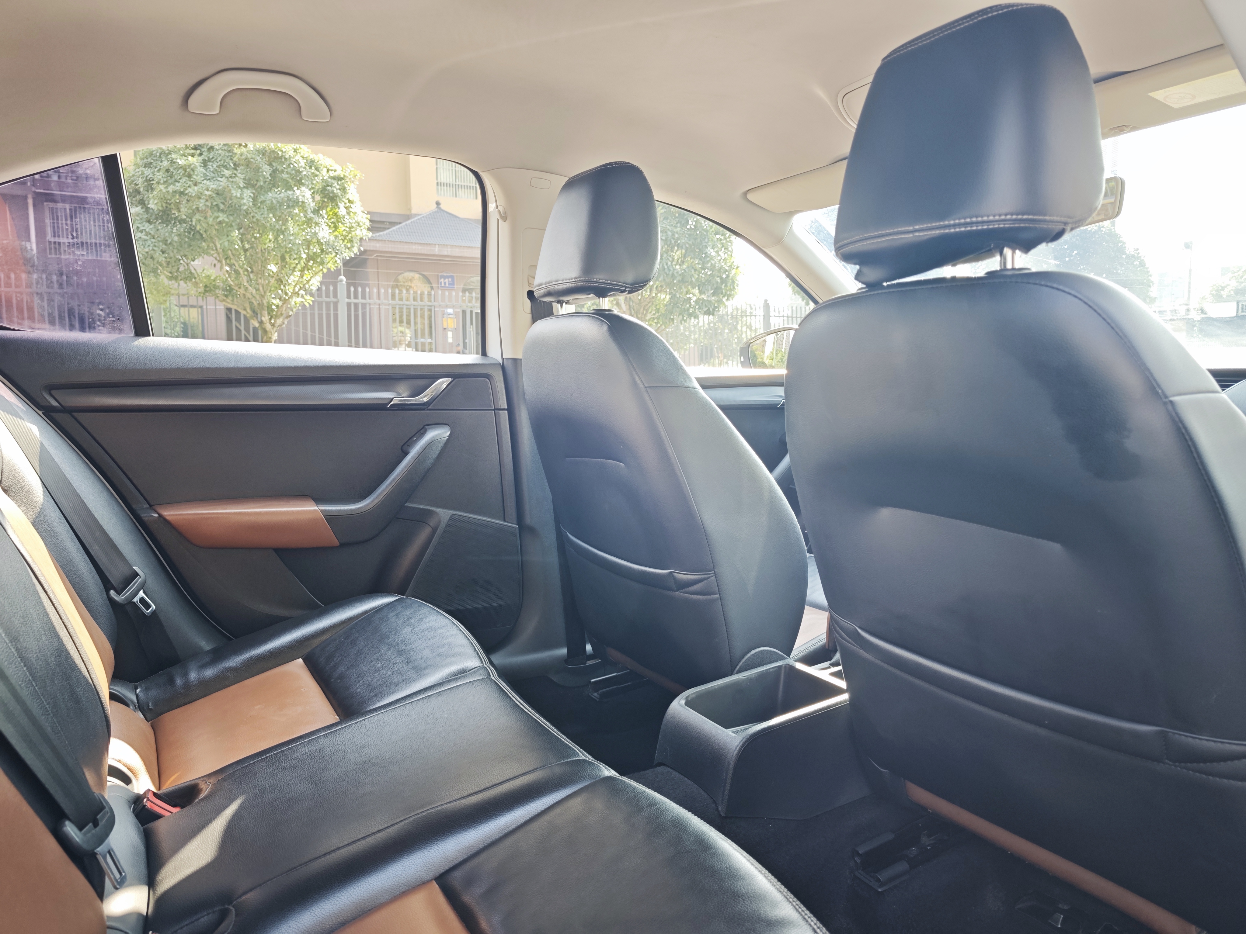 Skoda Octavia 2018 car image #9