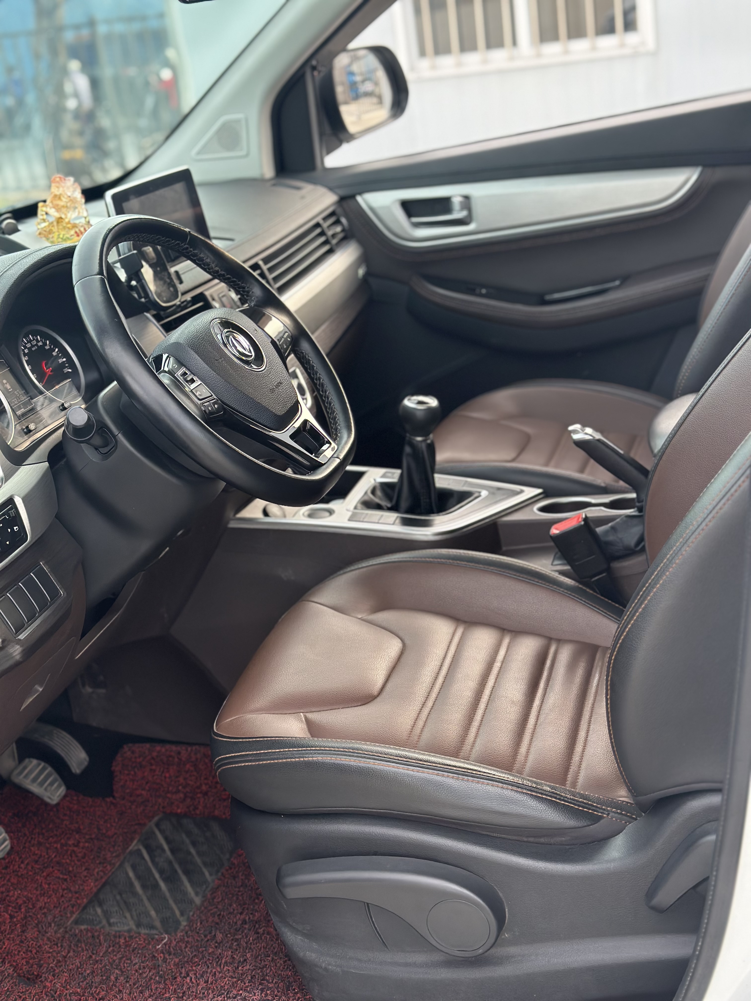 Forthing SX6 2019 car image #9