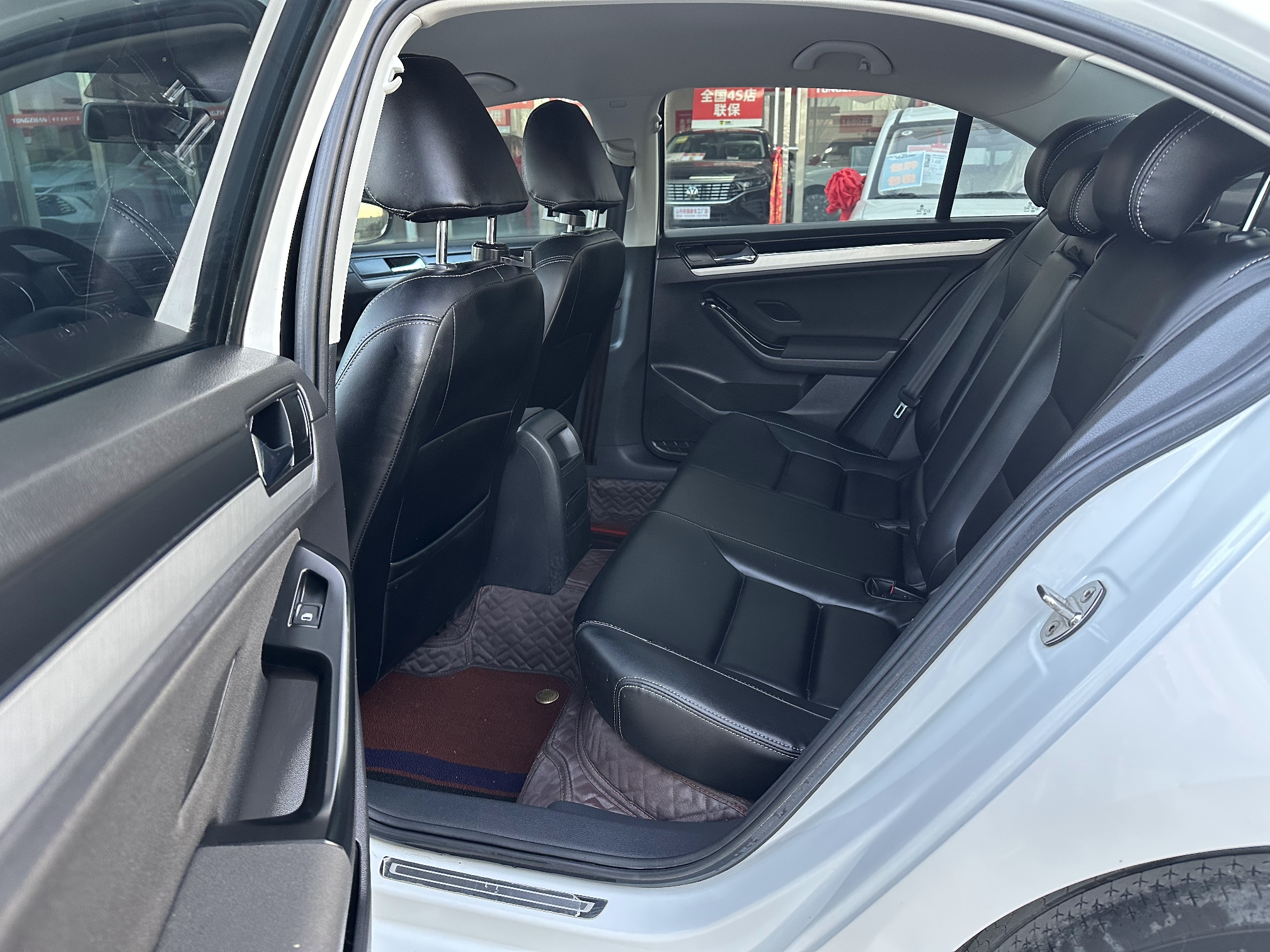 Volkswagen Sagitar 2019 immagine di auto #9