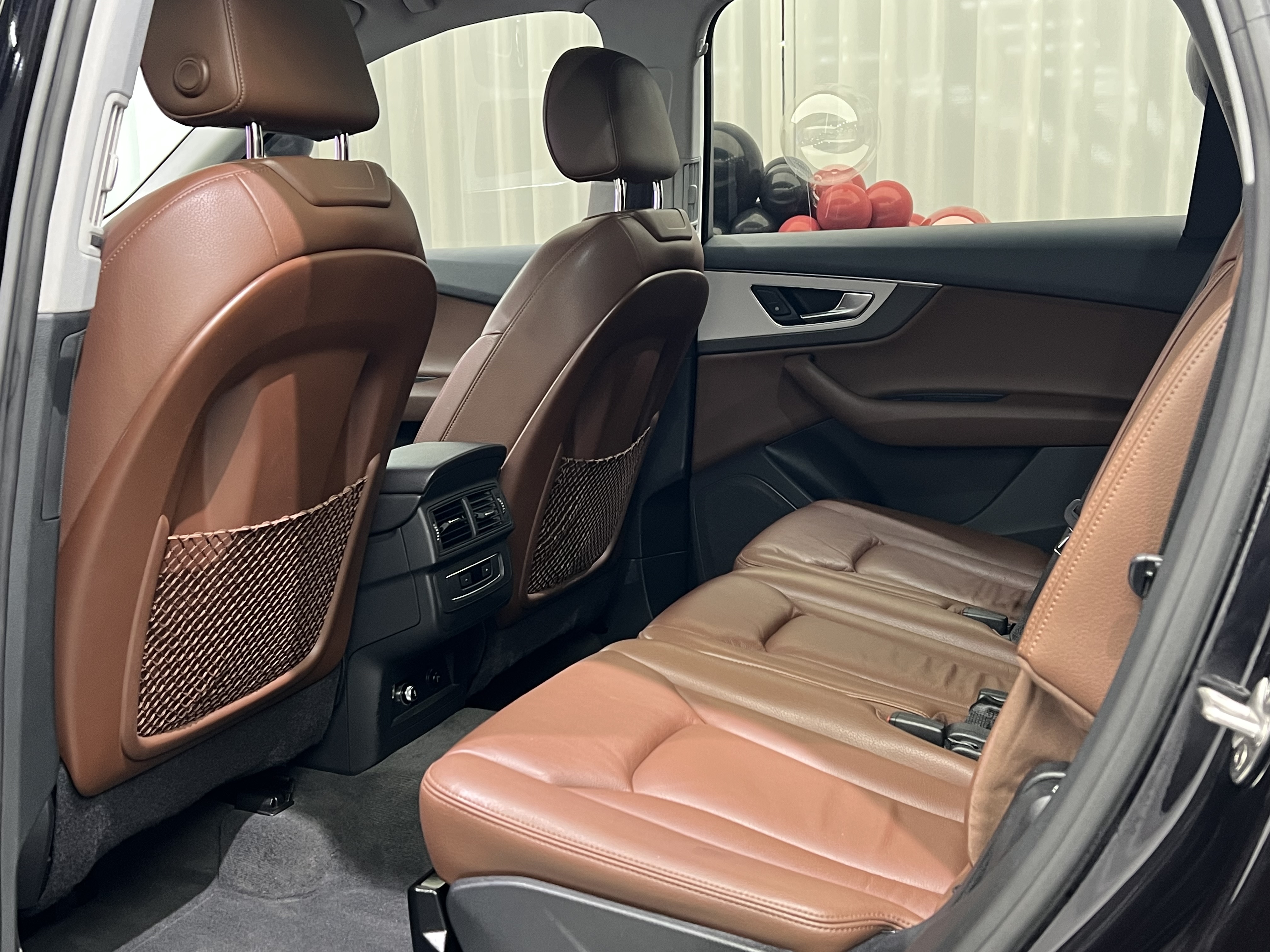 Audi Q7 2018 car image #9