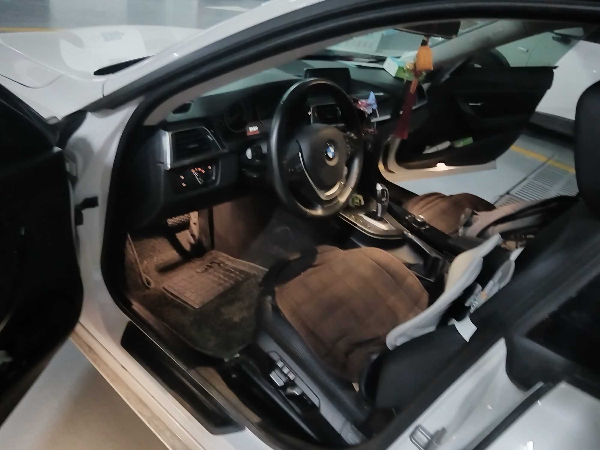 BMW 3 Series GT 2018 immagine di auto #9