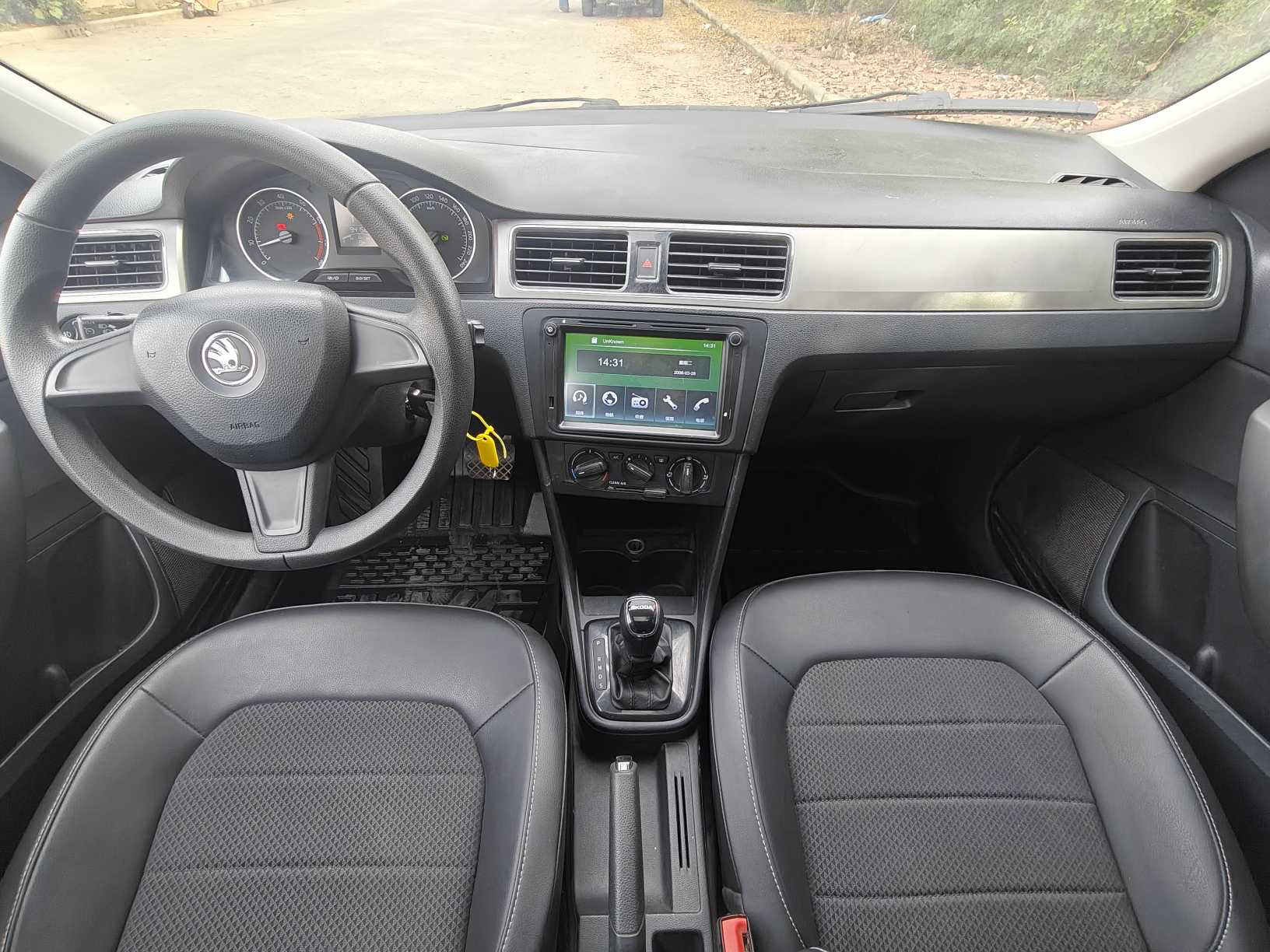 Skoda Rapid Spaceback 2018 car image #9