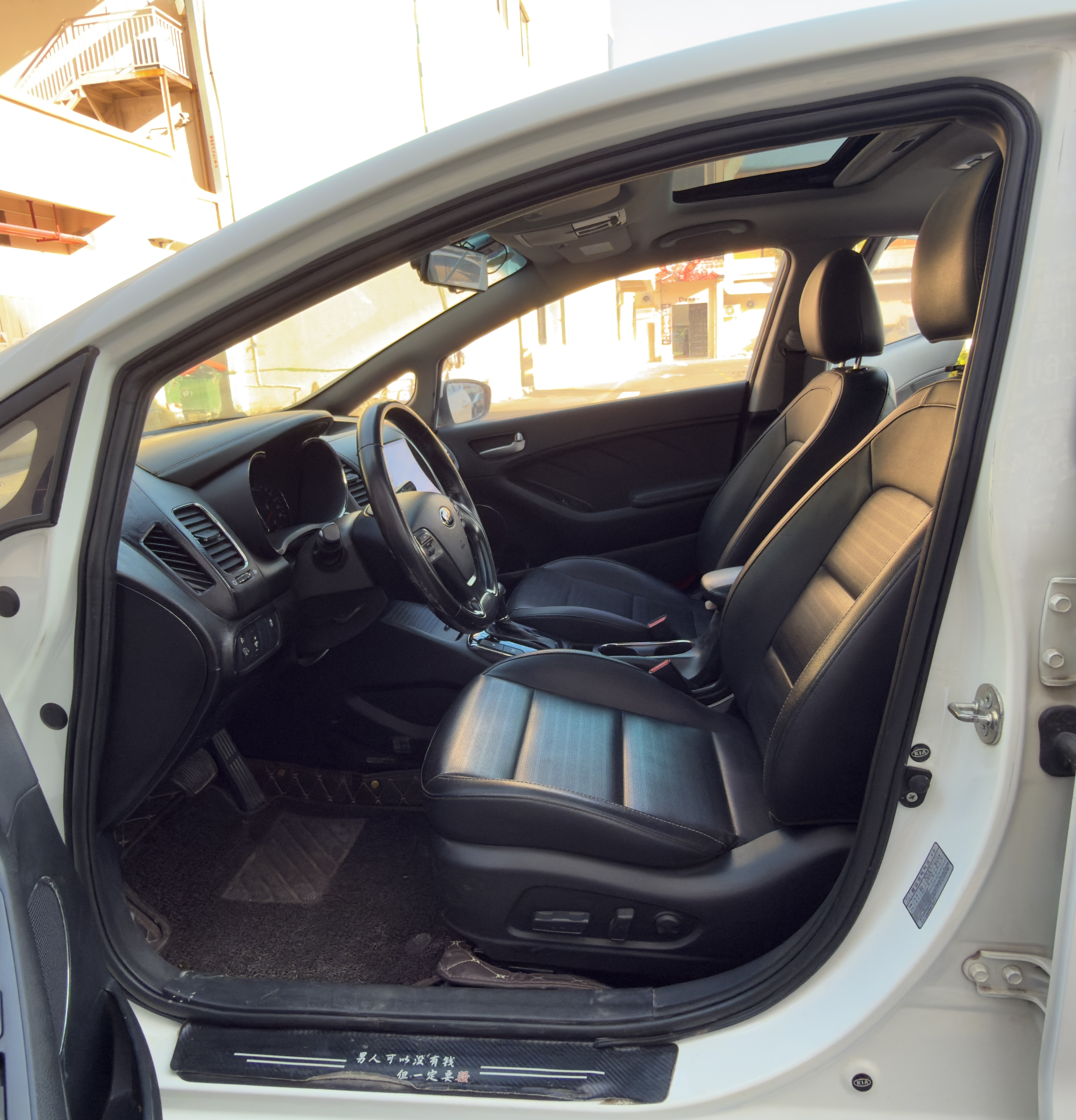 Kia K3 2017 car image #9