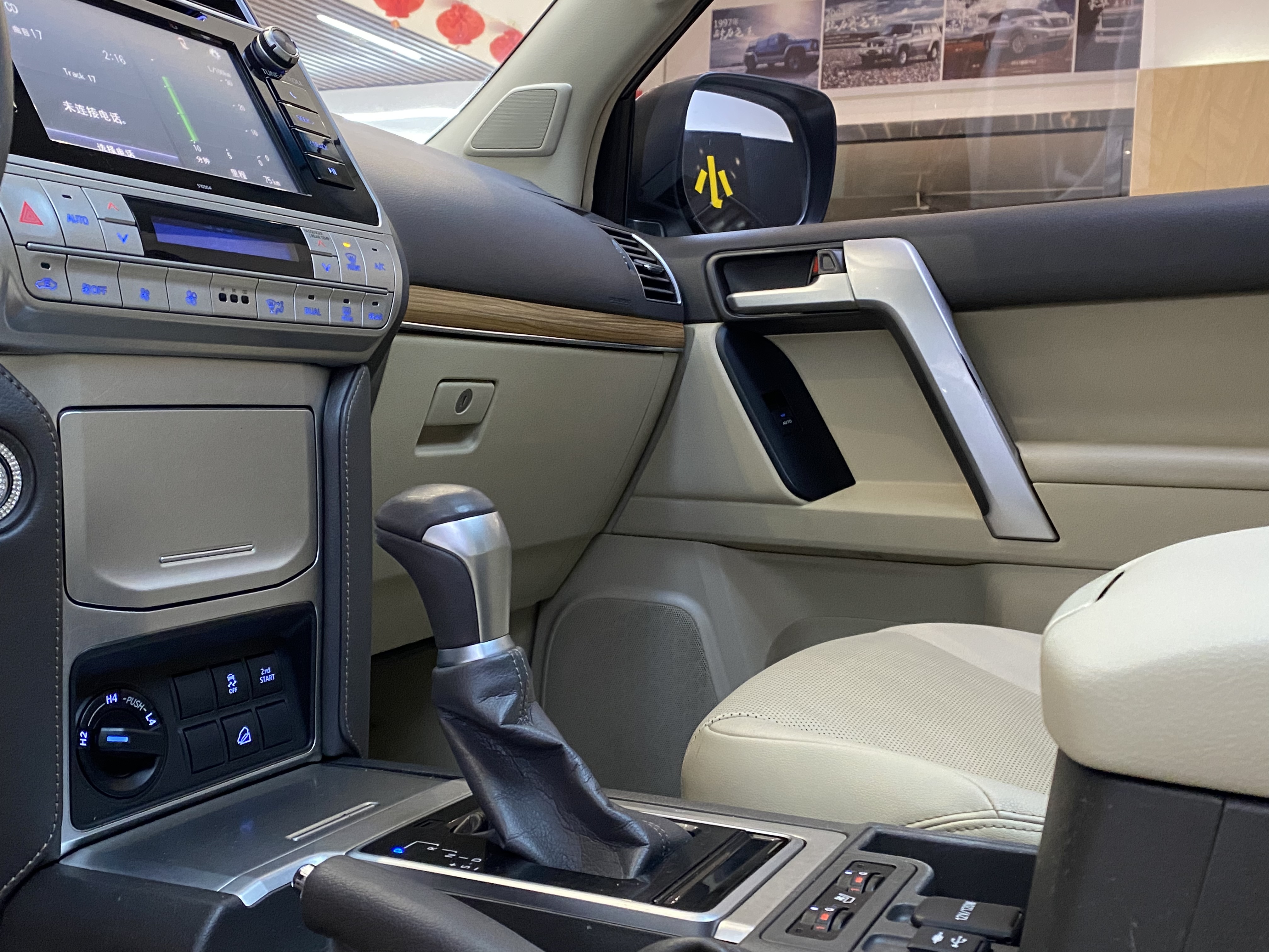 Toyota Land Cruiser Prado 2018 car image #9